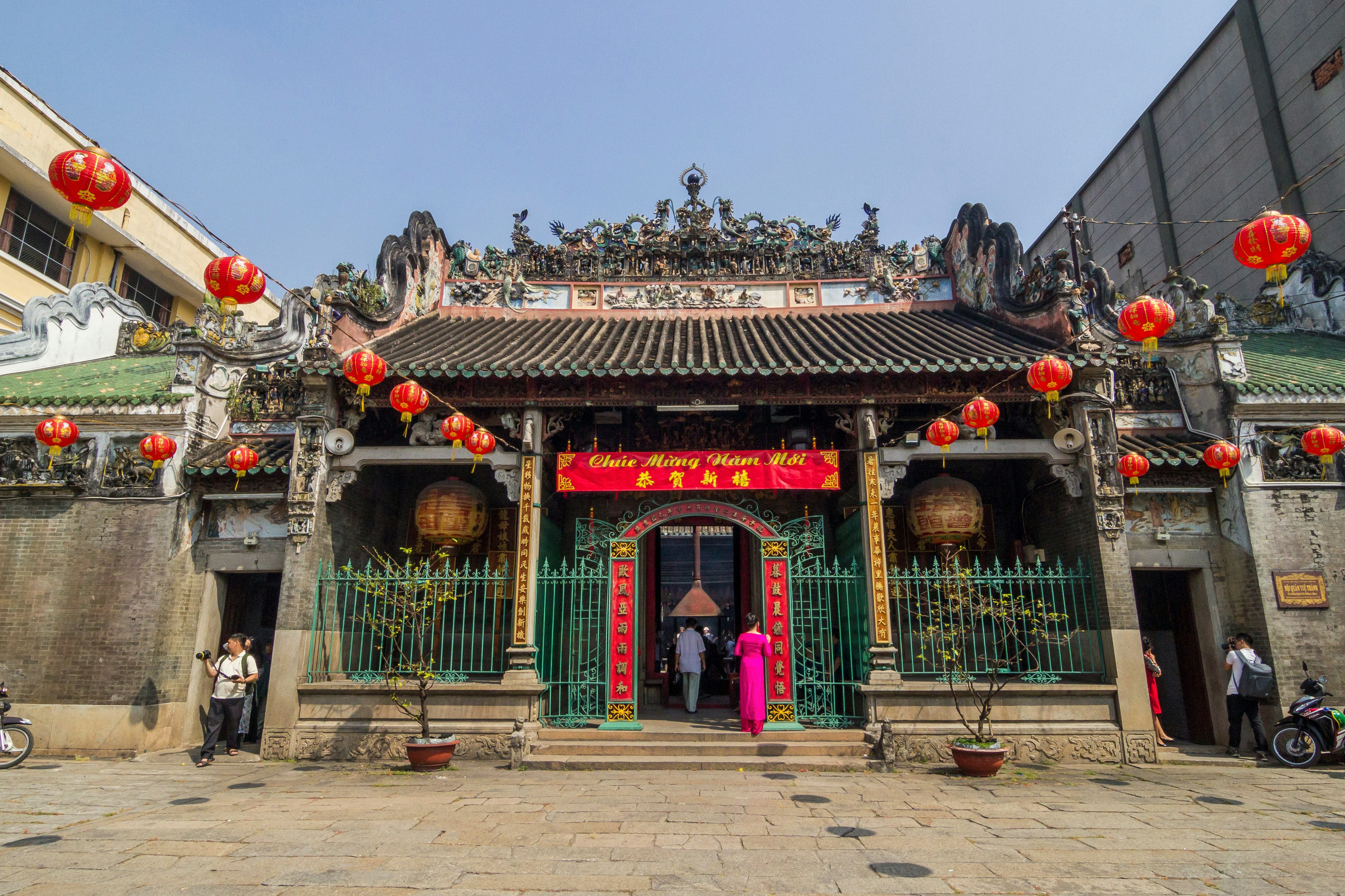 A small Chinese temple in a busy neighborhood