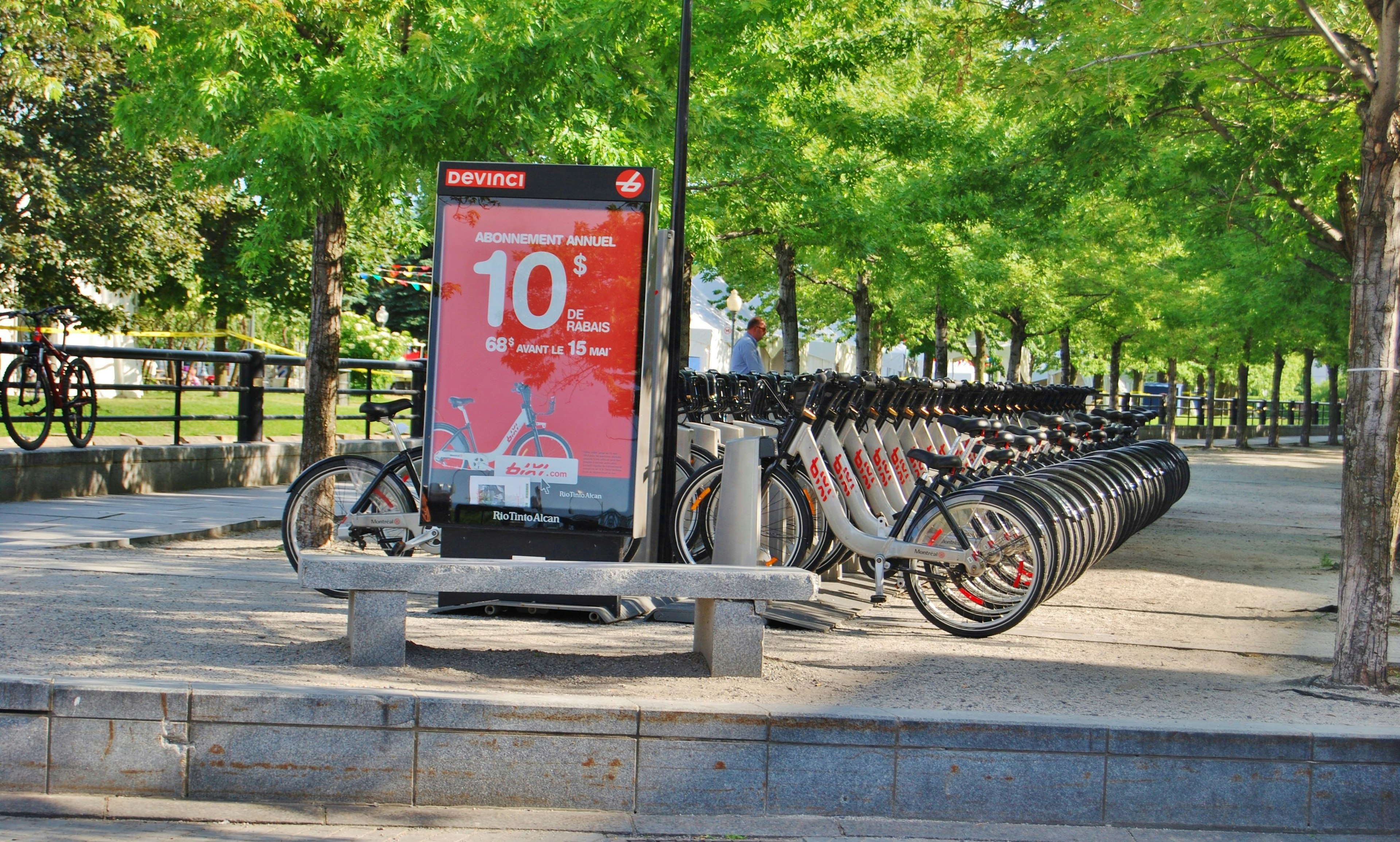 Zip around downtown Montréal on a Bixi bike. Lissandra Melo/Shutterstock