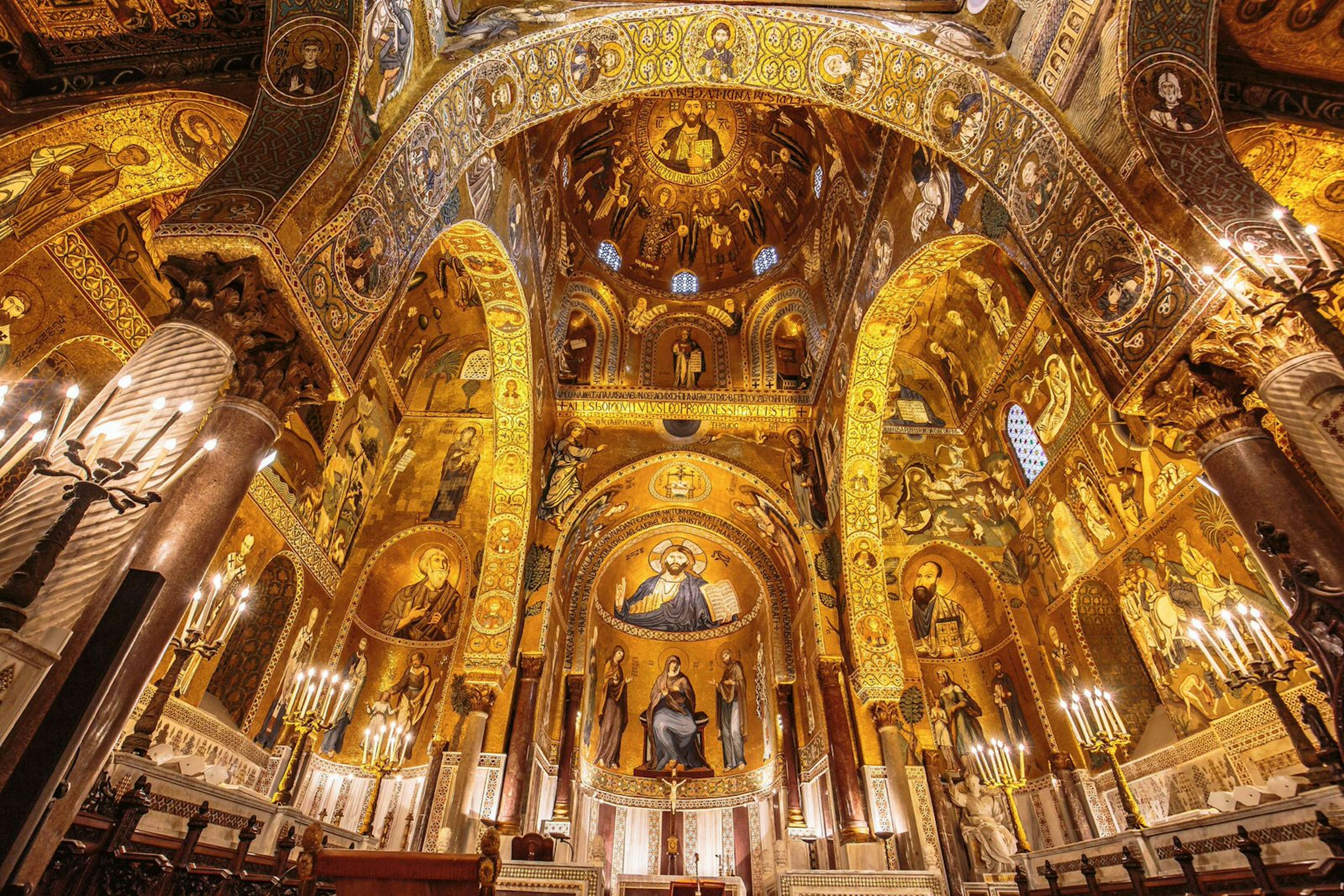 Golden mosaics in the Cappella Palatina © Andreas Zerndl / Shutterstock