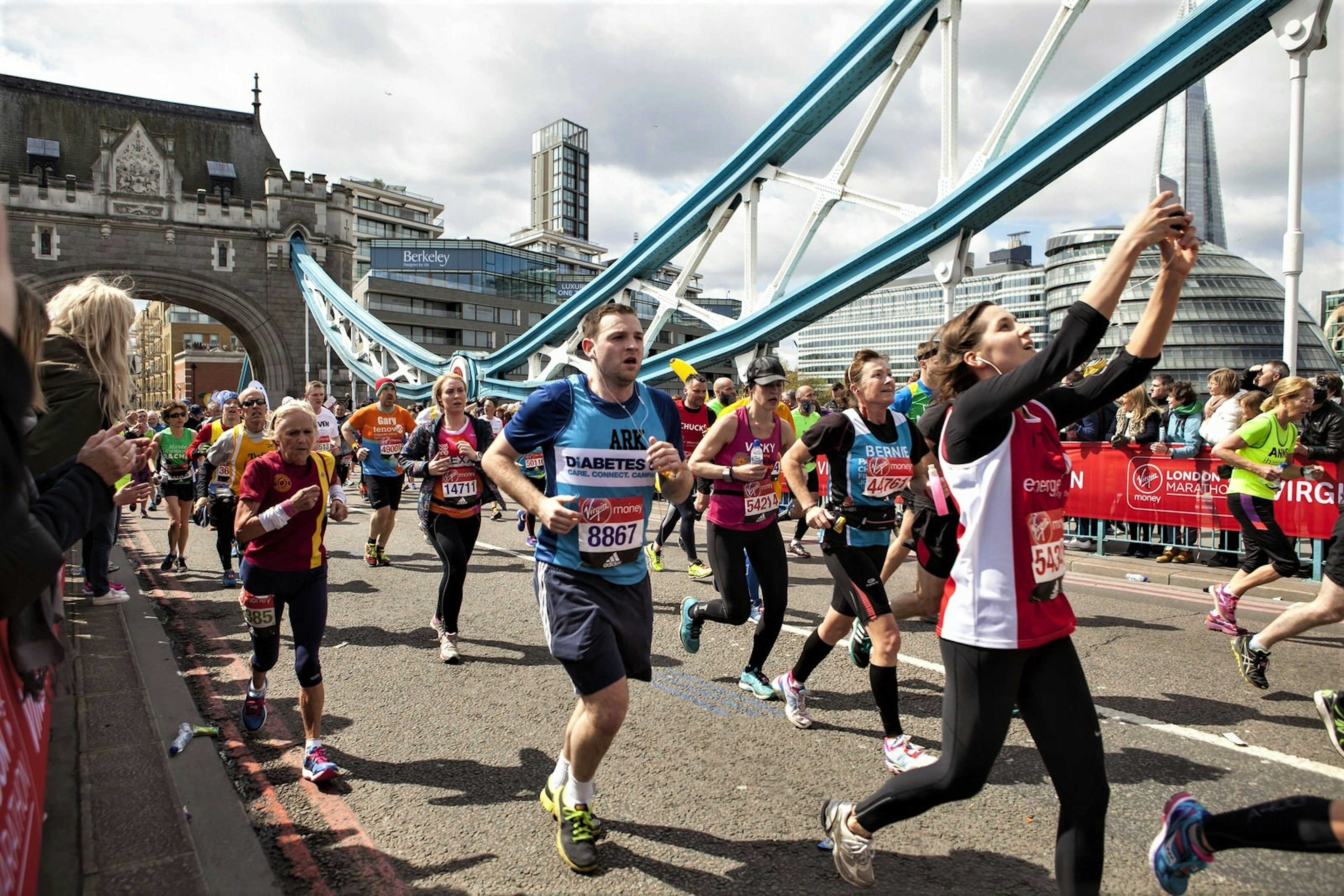 Take time to take in the sights – and even a selfie – in the London Marathon © Ms Jane Campbell / Shutterstock