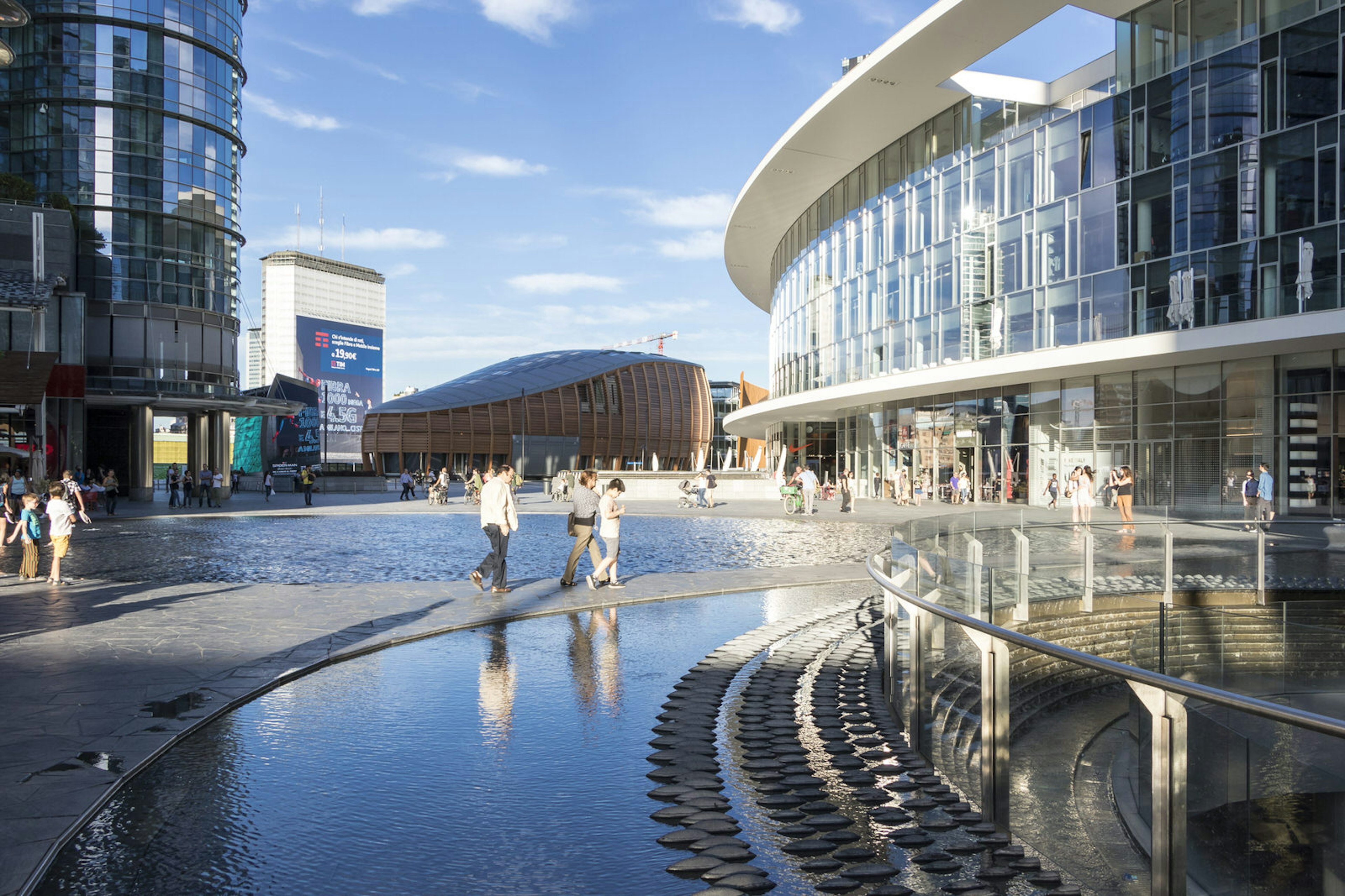 A new urban landscape of water and glass in Gae Aulenti square