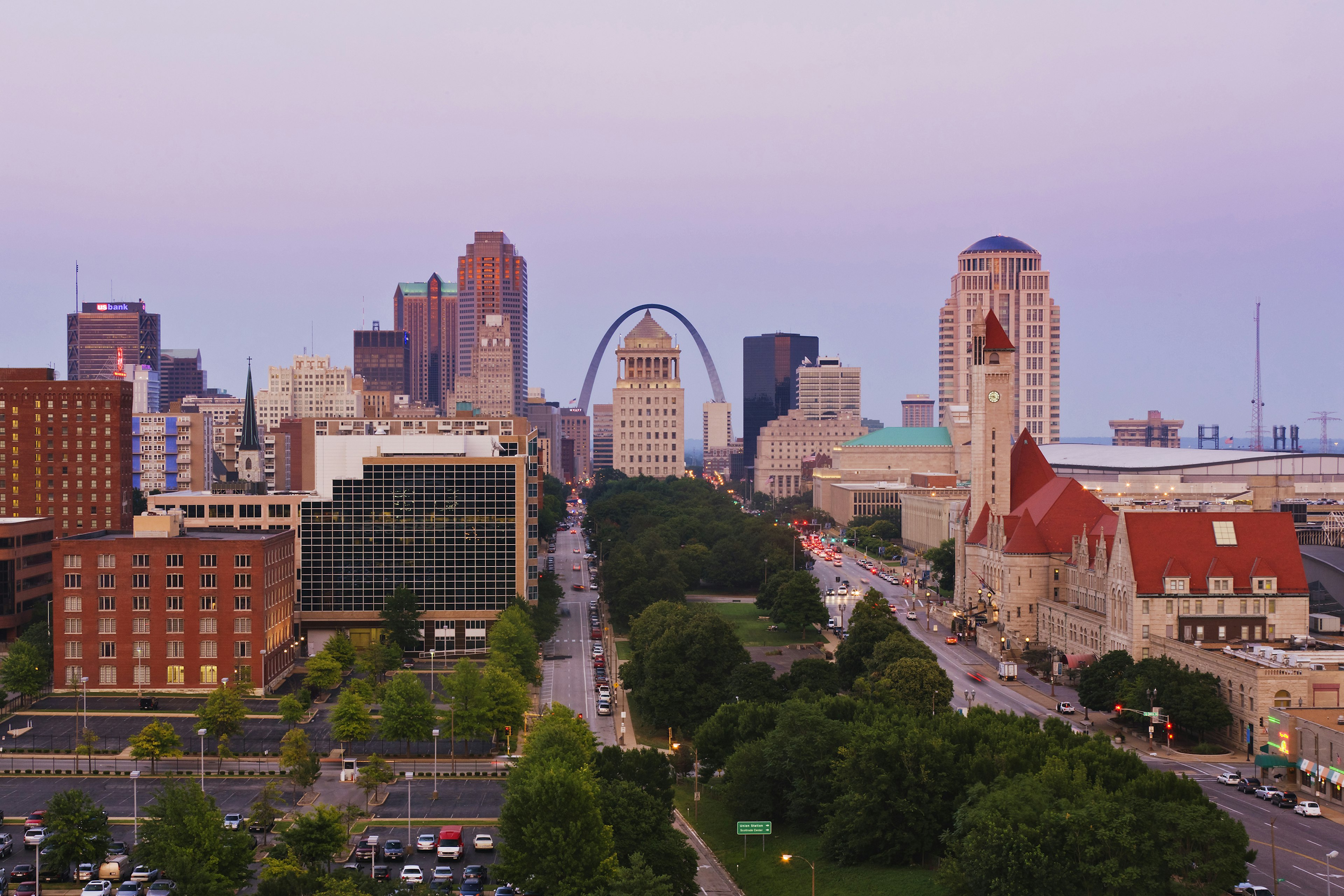 138710105
arch, architecture, city, cityscape, color image, copy space, day, downtown, dusk, gateway arch, highrise, horizontal, landmark, missouri, nobody, outdoors, park, photography, st. louis, st louis, sunset, tourist attraction, travel, travel destinations, united states, urban
Urban cityscape