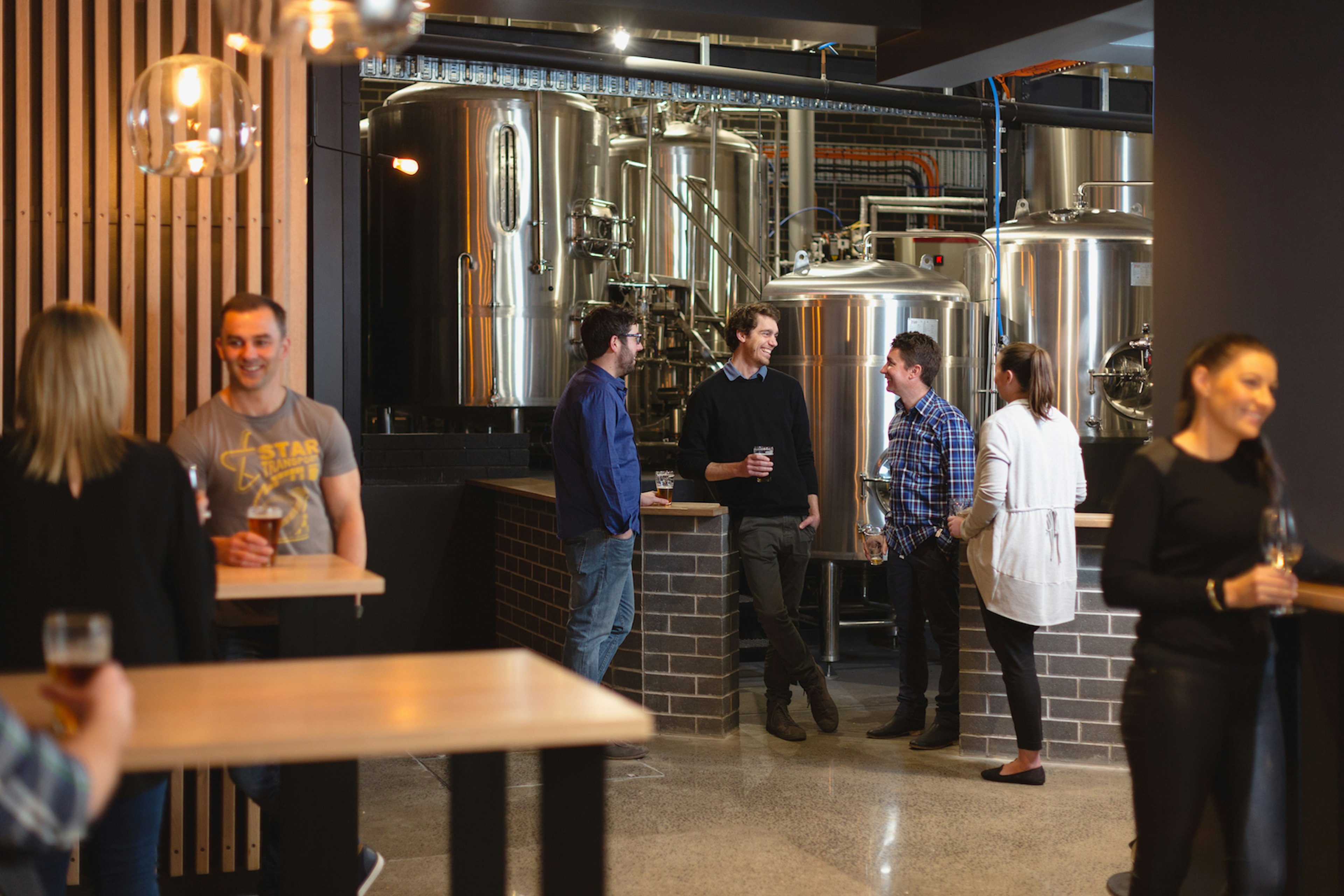 People drinking pints at T-Bone Brewing Co’s bar © T-Bone Brewing Co