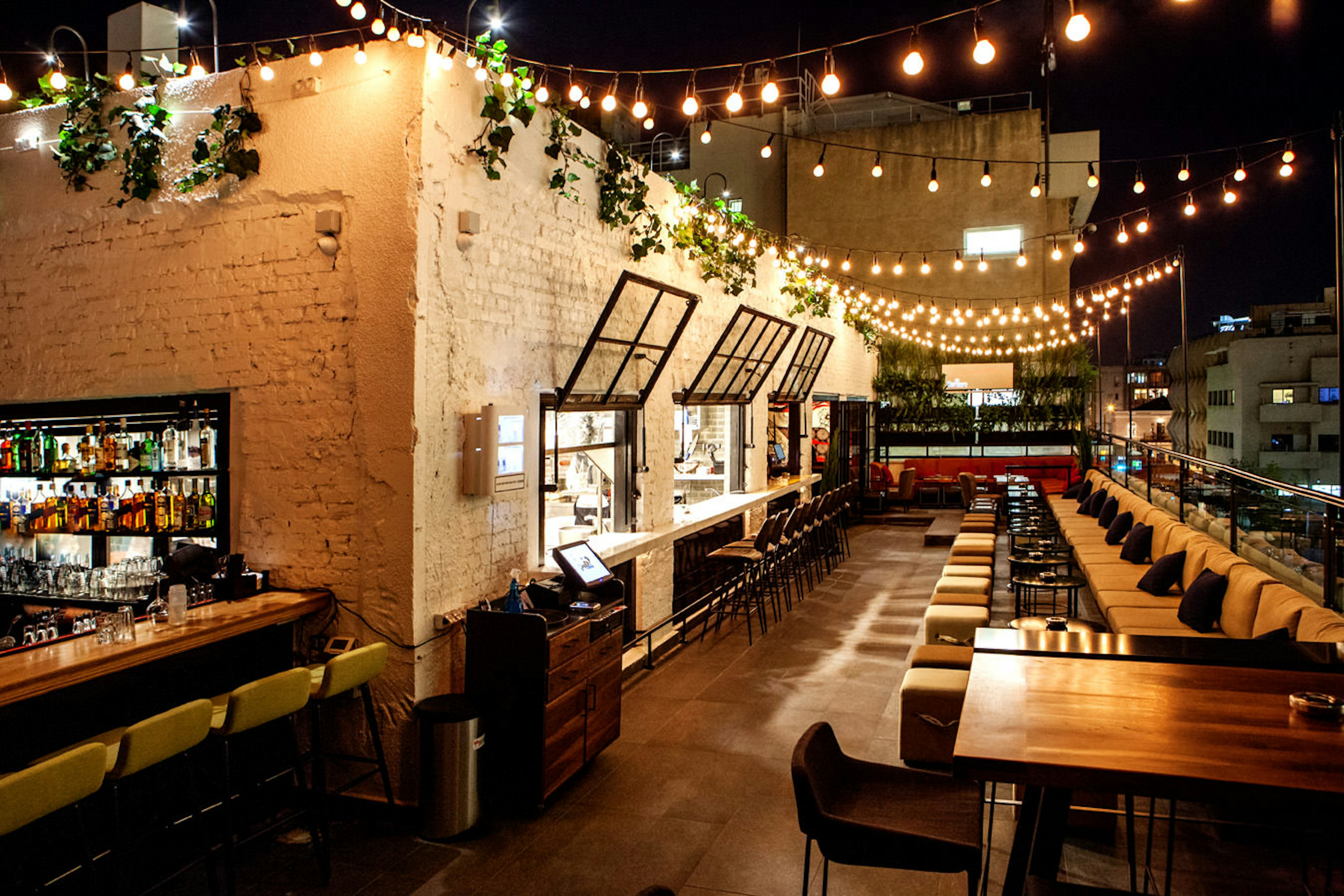 Exclusive rooftop bar Speakeasy in Tel Aviv. Image by Daniel Savery Raz / ϰϲʿ¼