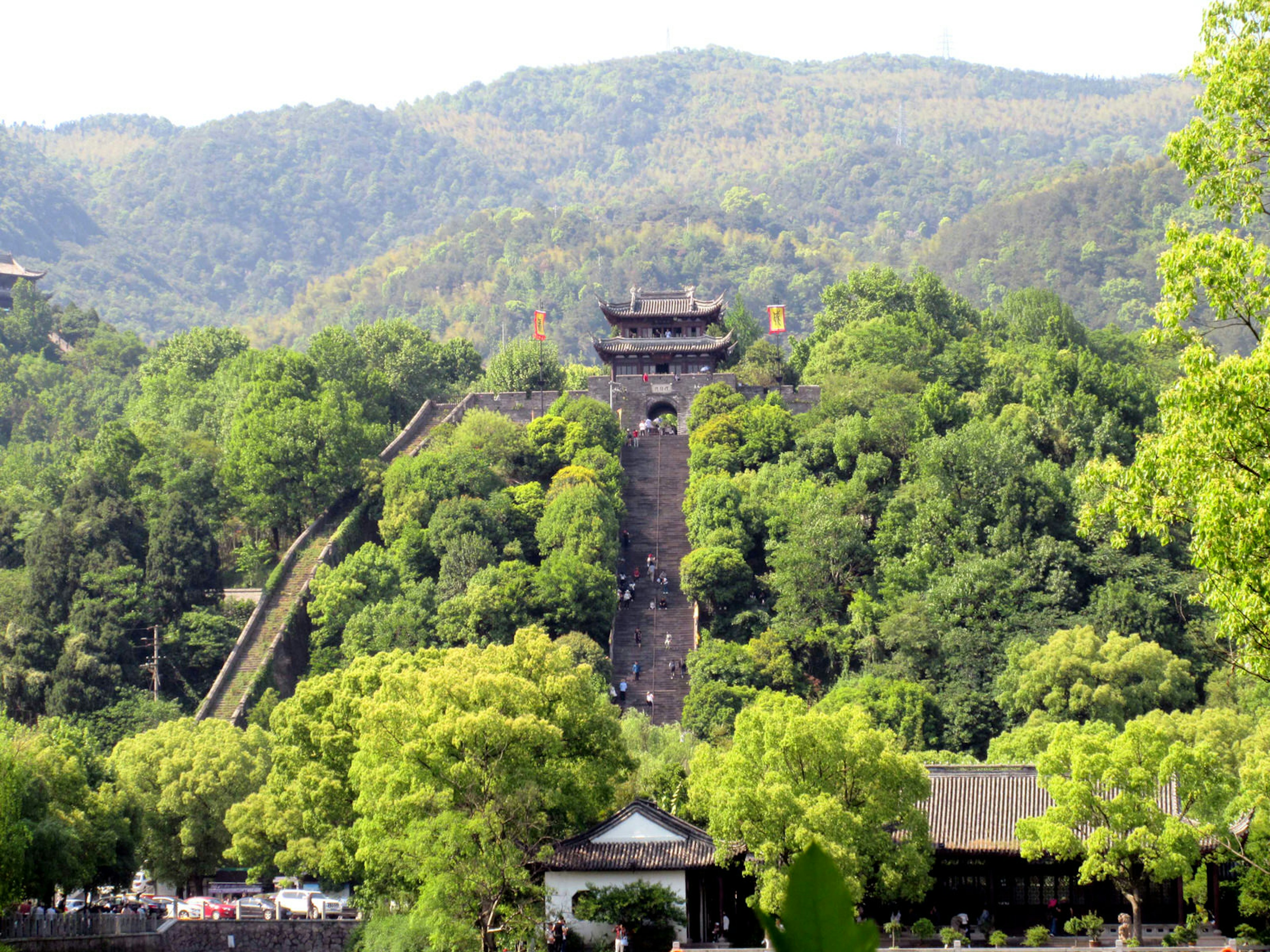 Lansheng Gate is the starting point for a walk along Linhai's wall ? Tess Humphrys / ϲʼʱ