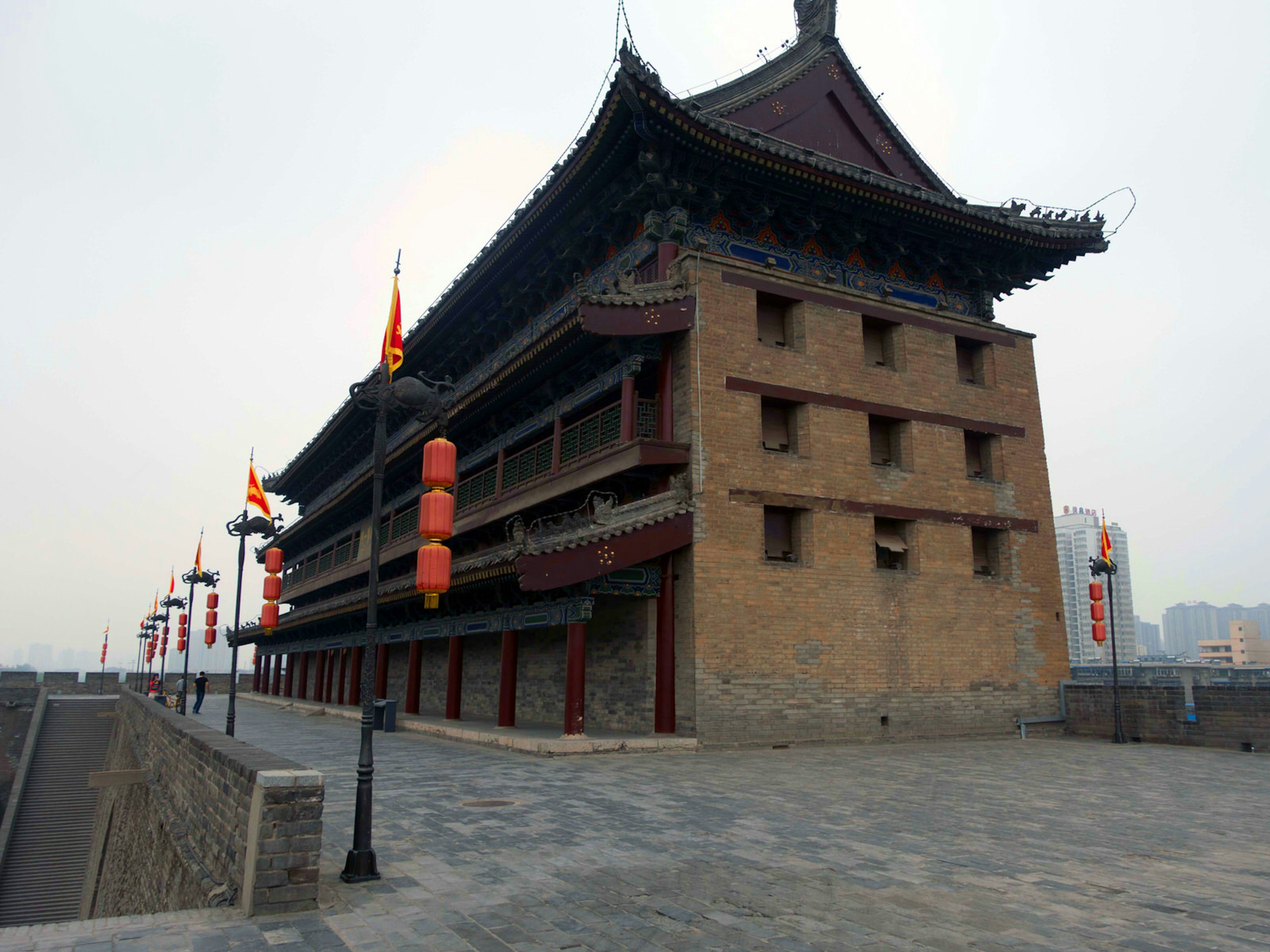 Watch towers and gate towers are dotted along Xi'an's walls ? Tess Humphrys / ϲʼʱ