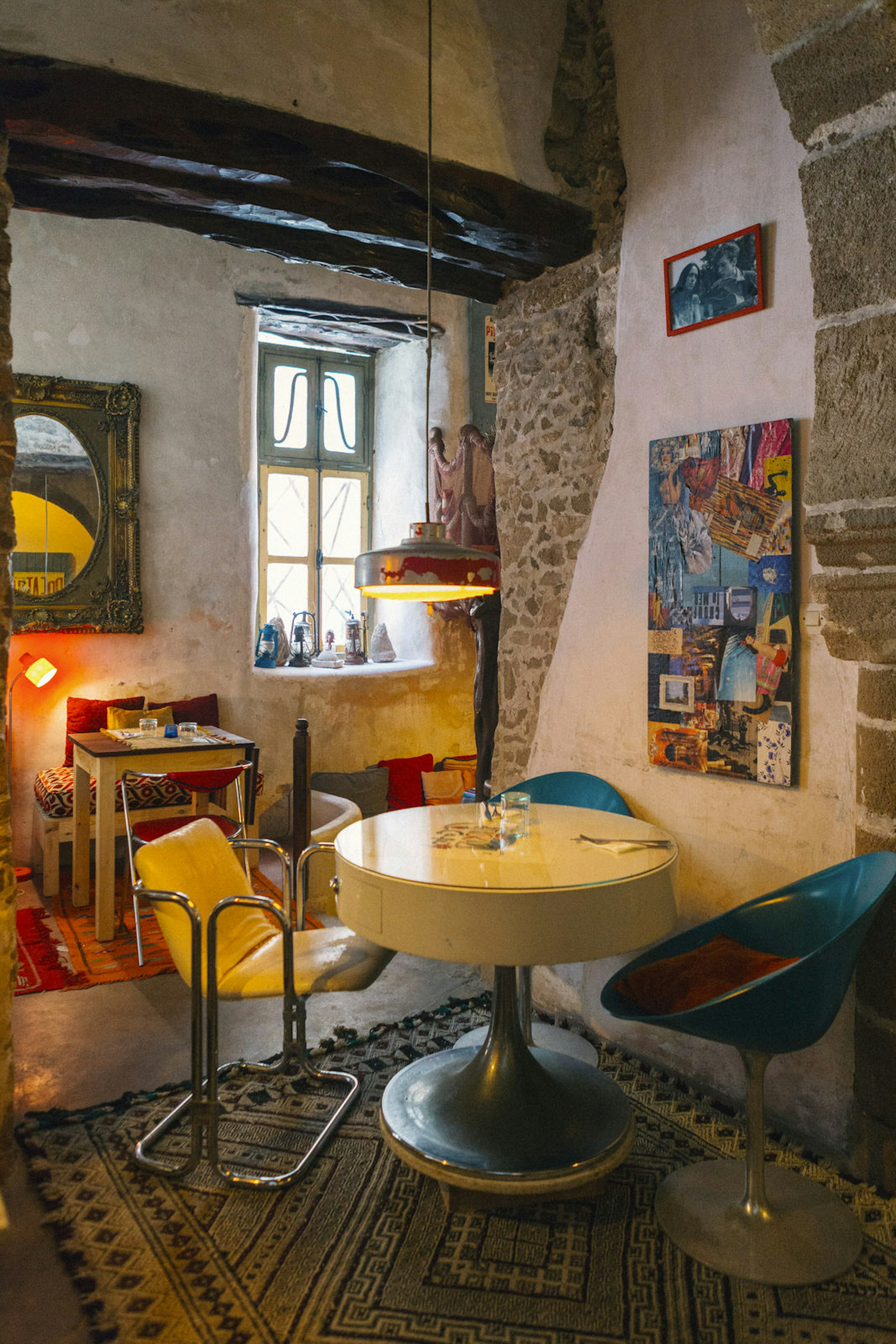 Tables and chairs in Triskala Cafe, Essaouira, Morocco © Chris Griffiths / ϰϲʿ¼