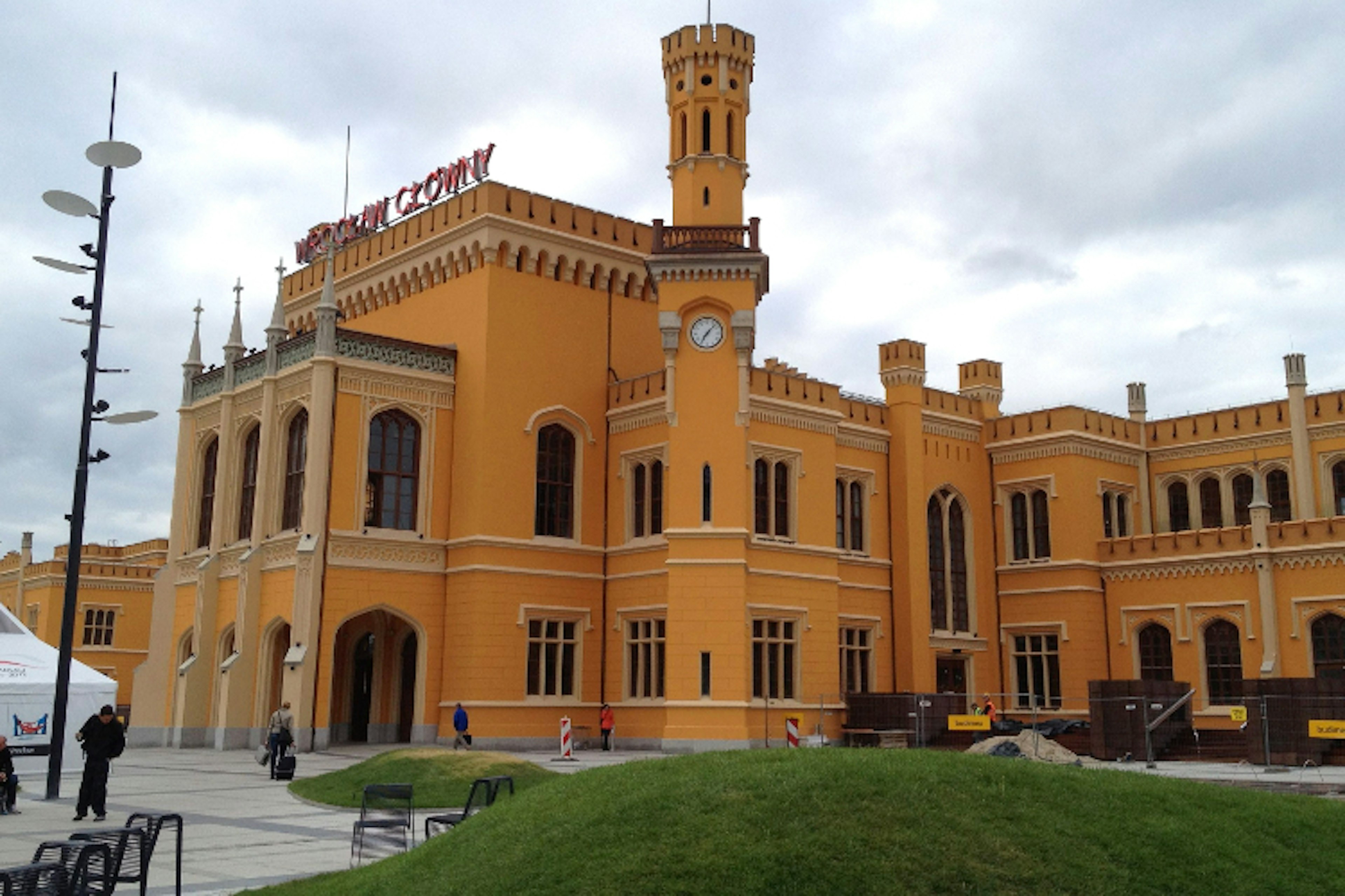 wroclaw-glowny-train-station-750-cs