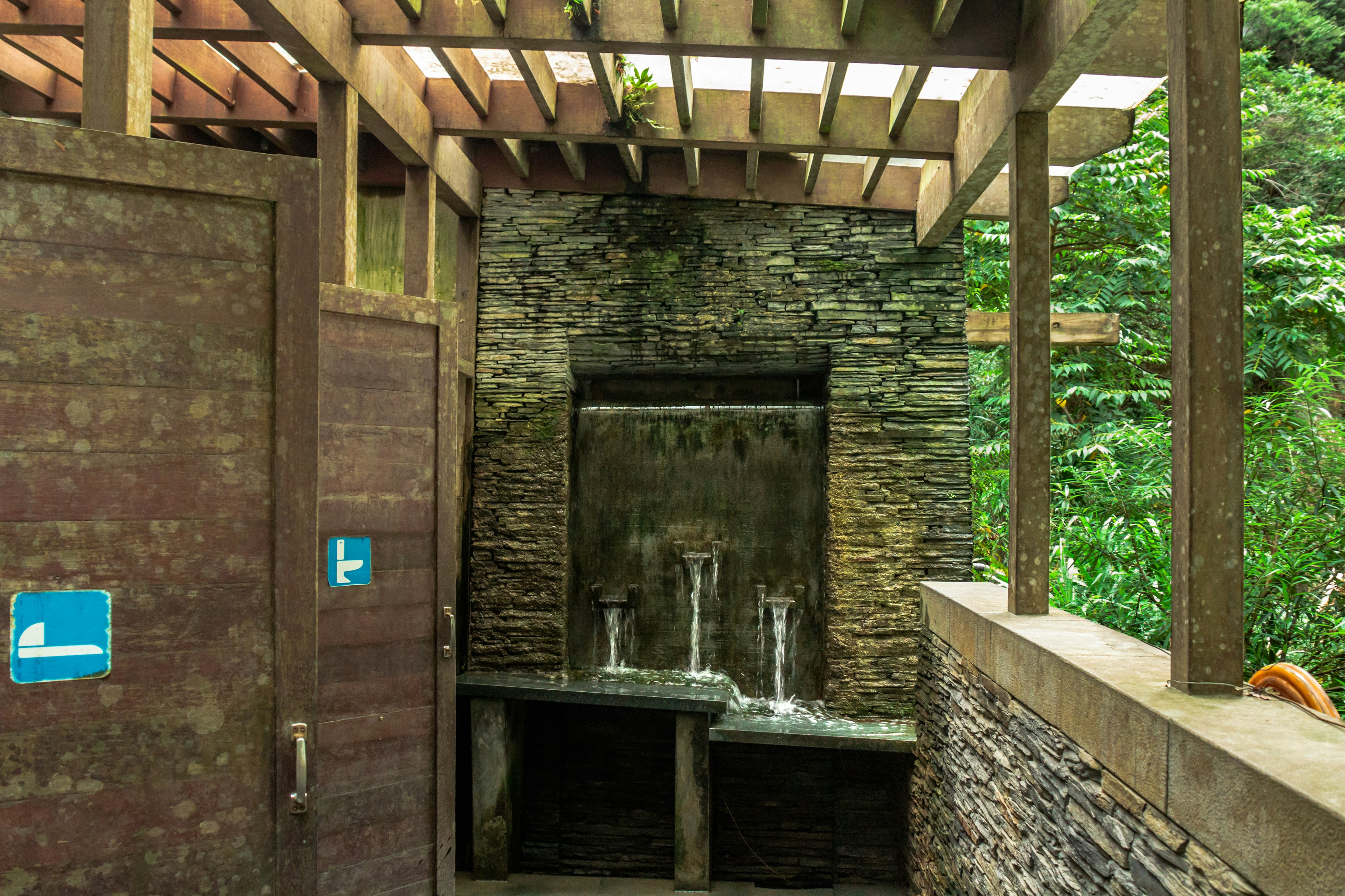 A bathroom with running water from the taps.