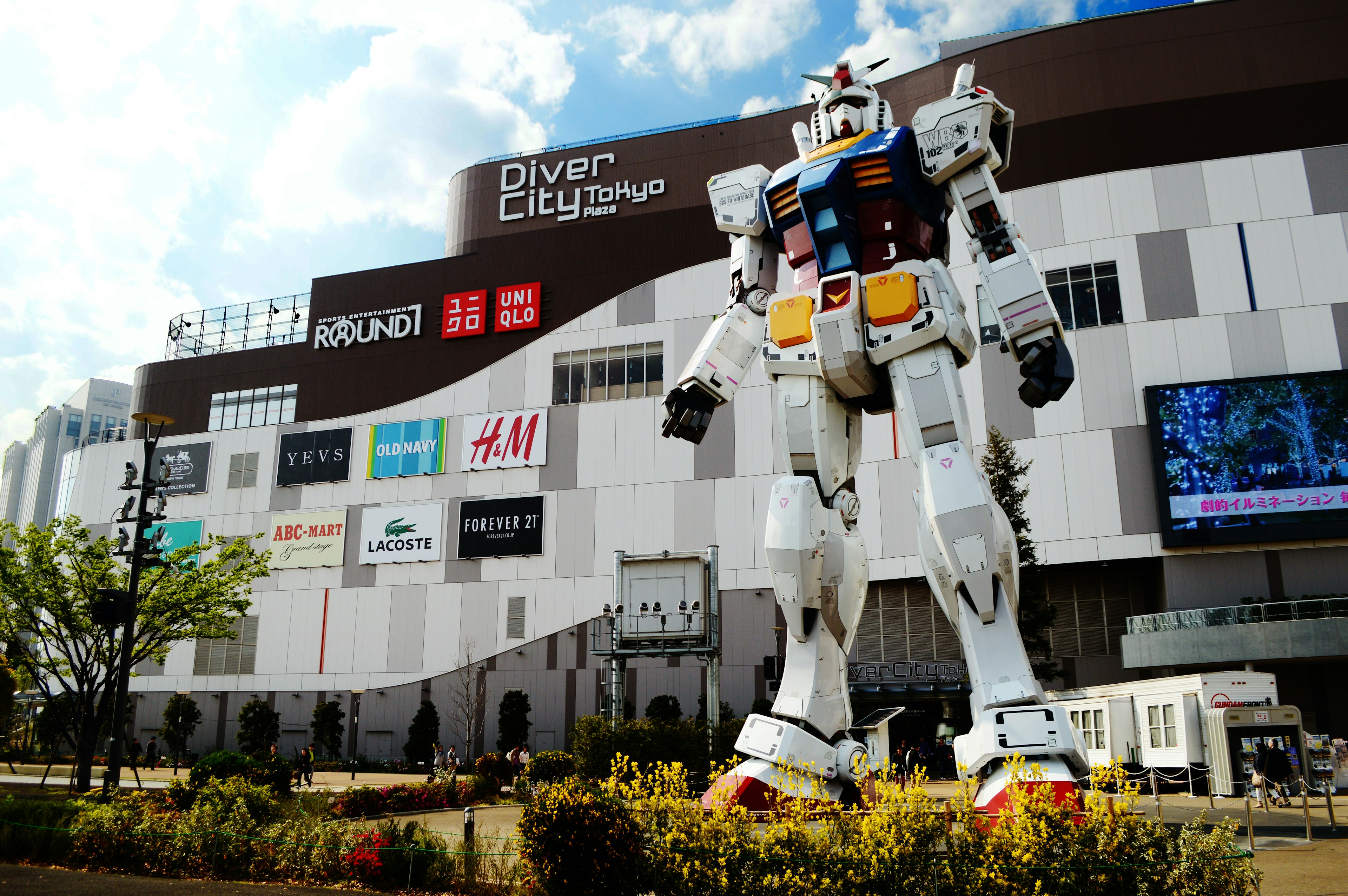 A Gundam robot on Obaida Island in Tokyo, Japan.