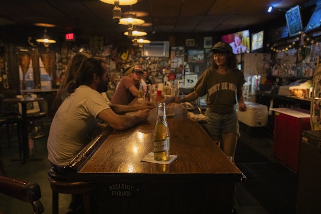 September 2024 : "BJ's Lounge" in the Bywater neighborhood of New Orleans.
Drink : Highlife
