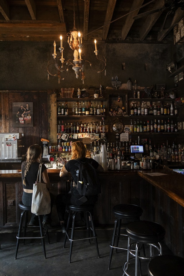 September 2024 : "Black Penny" in the French Quarter neighborhood of New Orleans. Drink : Spicy Mango Daiquiri
