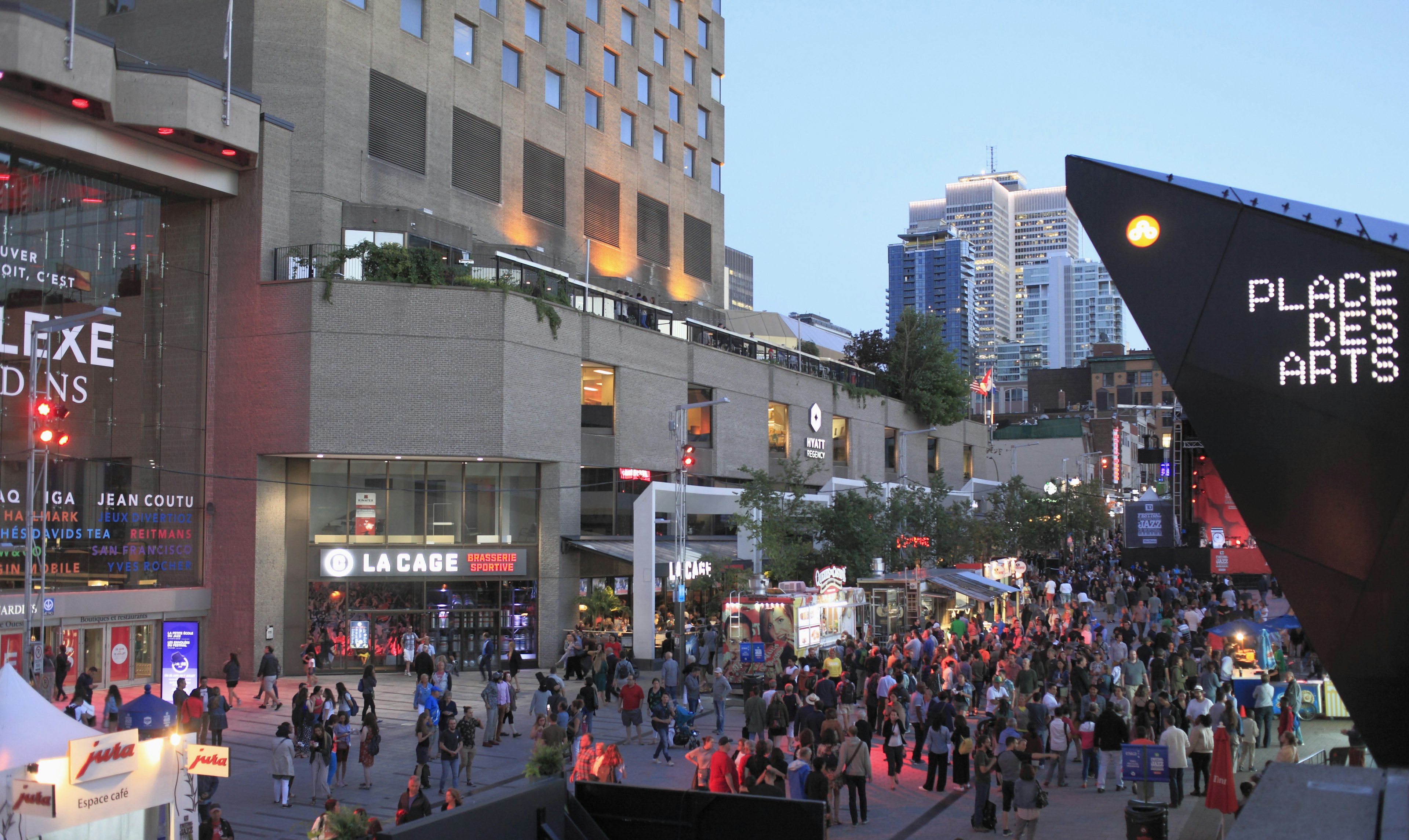 A crowd mills about the Place des Arts during the Jazz Festival, Quartier des Spectacles, ѴǲԳٰé, Québec, Canada