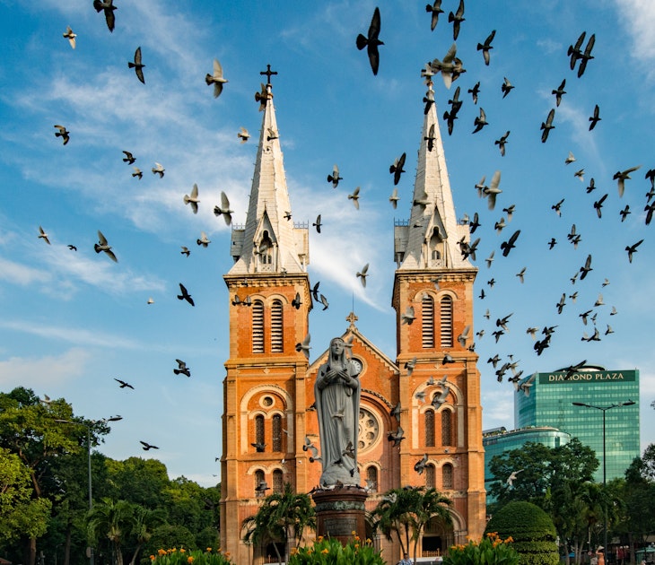 688089128
binhho, kieplangdu, saigon
Maria statue in Notre Dame cathedral with blue sky background, Ho Chi Minh City, southern Vietnam - stock photo
Maria statue in Notre Dame cathedral with blue sky background, Ho Chi Minh City, southern Vietnam