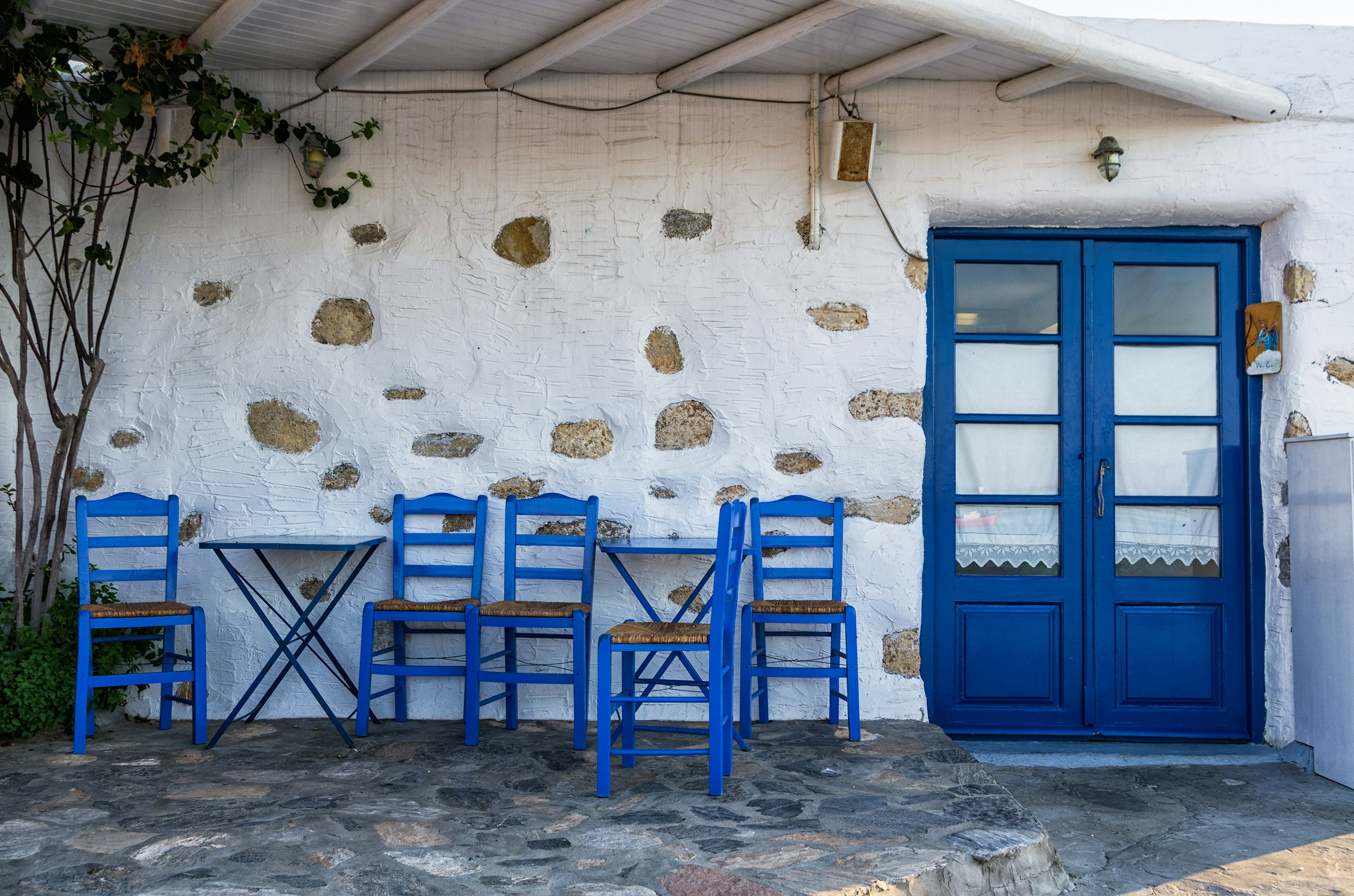 Small rustic taverna awaiting guests in Ano Koufonisi