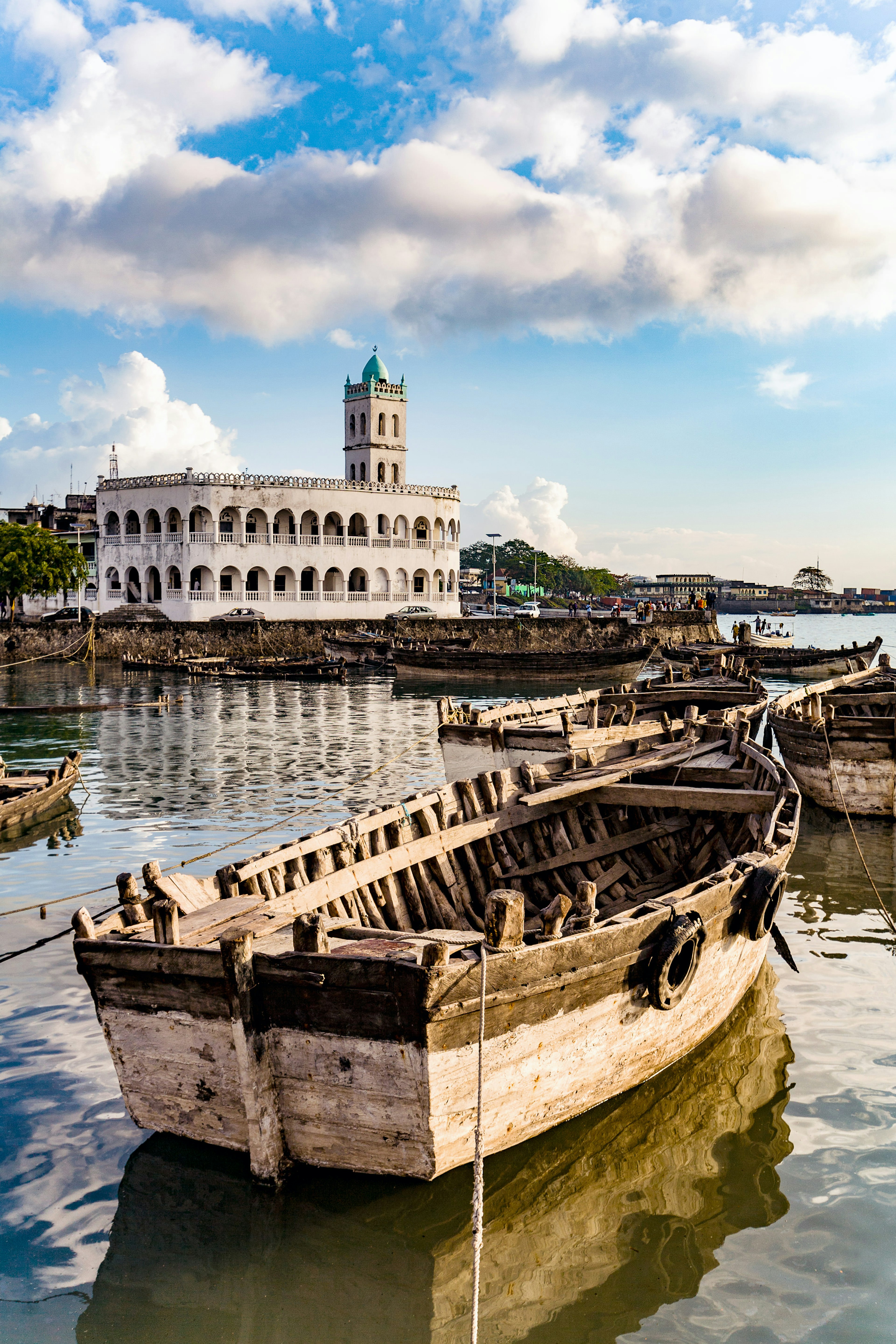 Harbor Bay and the Central Mosque in Moroni.