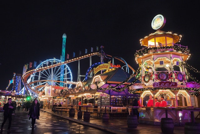 The atmosphere of Winter Wonderland at night, London in England