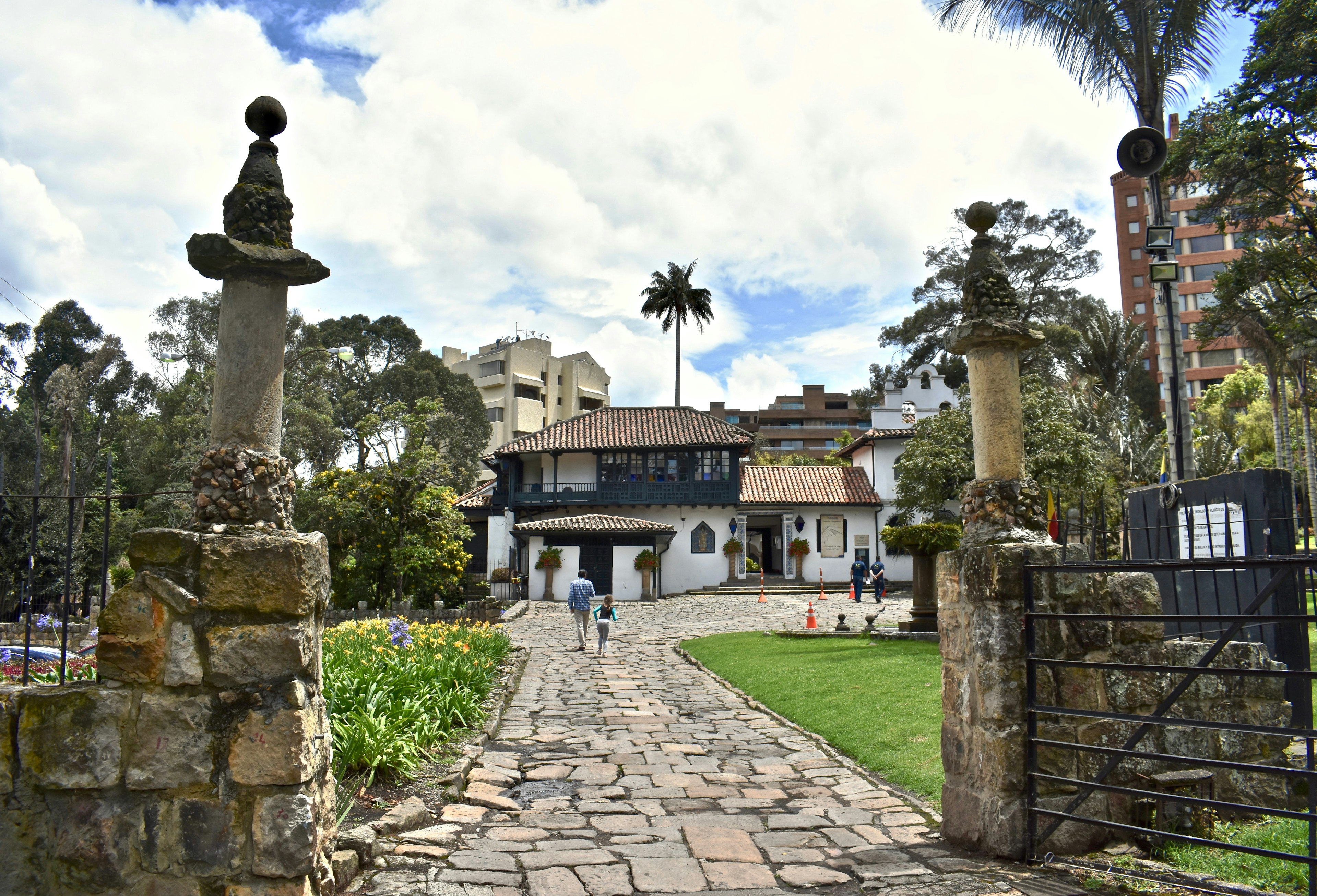 A stone path leads to the Museo del Chicó, an example of 18th-century rural architecture in Chicó, ǲǳá, Colombia