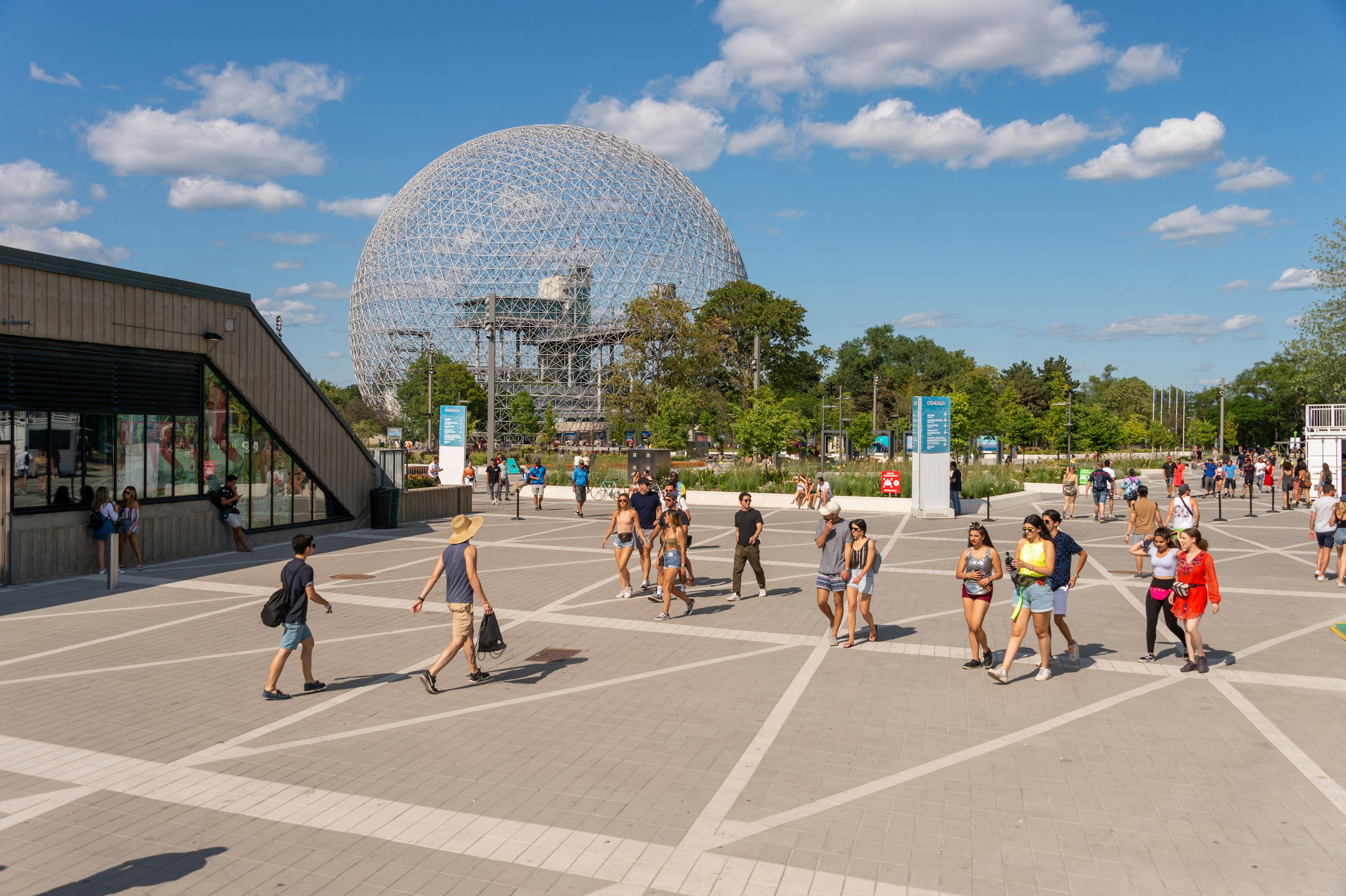 Walking around Montréal is a joy in any season – just dress for the weather. Marc Bruxelle/Shutterstock