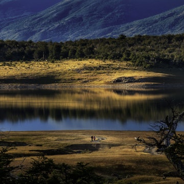 A couple walk along an empty dirt track at Roca Lake during sunset.
500px Photo ID: 115952567
argentina, calafate, el calafate, lake, mountains, palavecino, patagonia, perito moreno, santa cruz, travel, water, no person, landscape, reflection, sunset, dawn, evening, nature, outdoors, river, sky, mountain, scenic, dusk, marsh, fall, light, tree