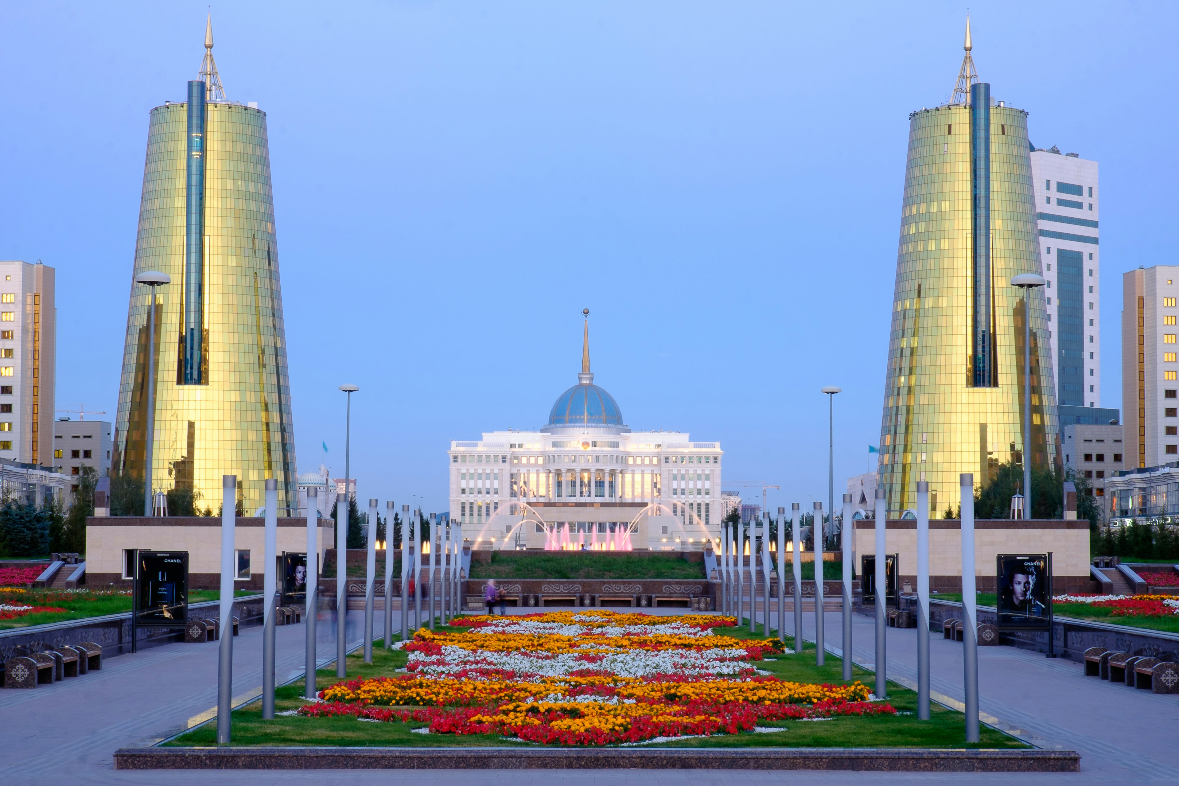 Golden cones flank the Presidential Palace.