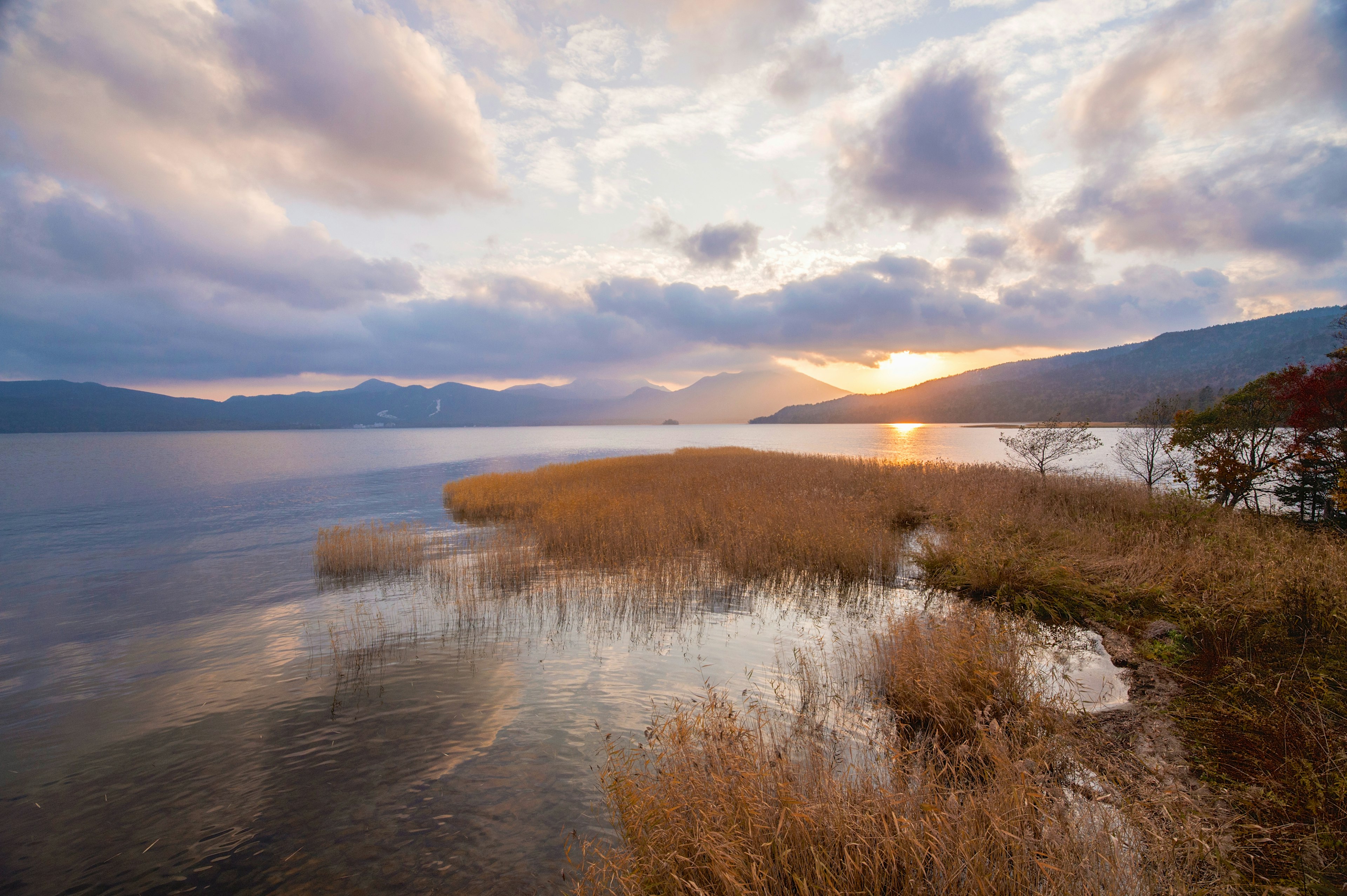 Sun sets over lake Akanko, Akan National Park, Hokkaidō