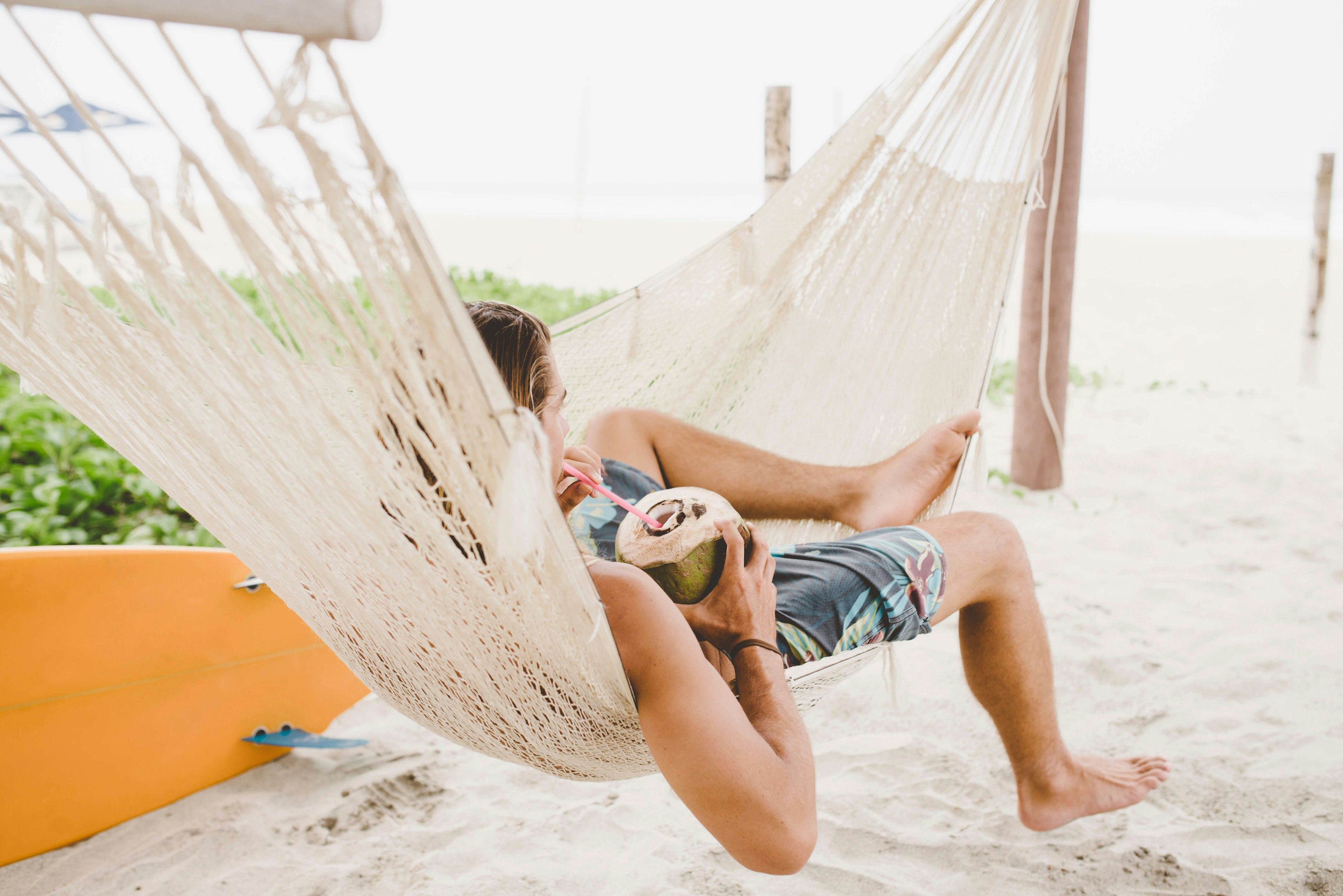 Man enjoying coconut water in hammock on beach
hammock, person, human, people, beach, coconut, Mexico, Oaxaca Coast, Puerto Escondido