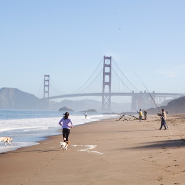 San Francisco, CA - 05 10 17: People running and fishing on baker beach close to Golden Gate bridge., License Type: media, Download Time: 2024-08-15T14:26:45.000Z, User: lonelyplanetmedia, Editorial: true, purchase_order: 65050, job: 65050, client: Relicense for Media All Media, other: Lenczycki