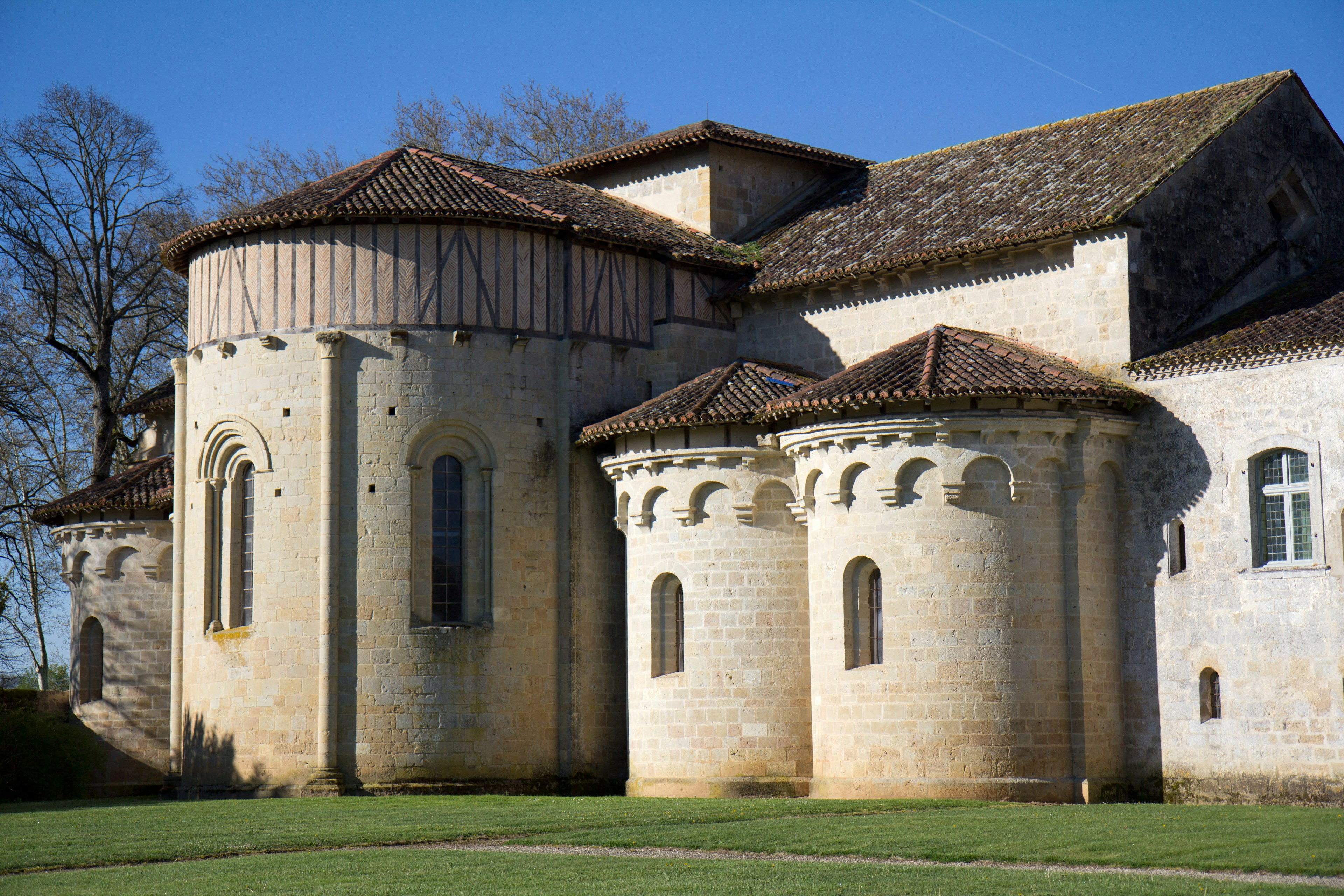 12th-century Abbaye de Flaran at the northern edge of Valence-sur-Baïse.