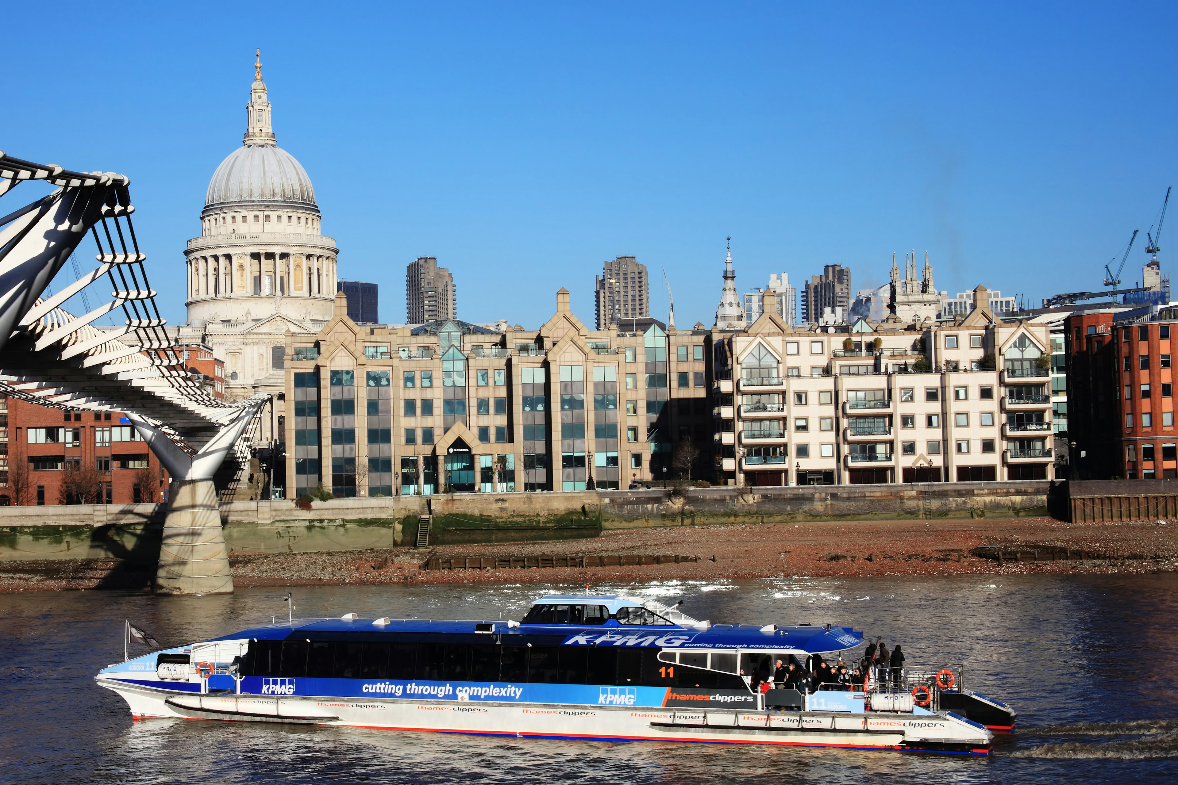 The Thames Clipper just about to pass through the Millennium Bridge