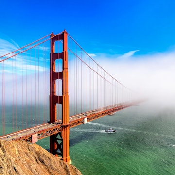 Golden Gate Bridge surrounded by Fog in San Francisco, California, USA License Type: media Download Time: 2023-10-15T13:14:38.000Z User: hannahblackie10 Is Editorial: No purchase_order: