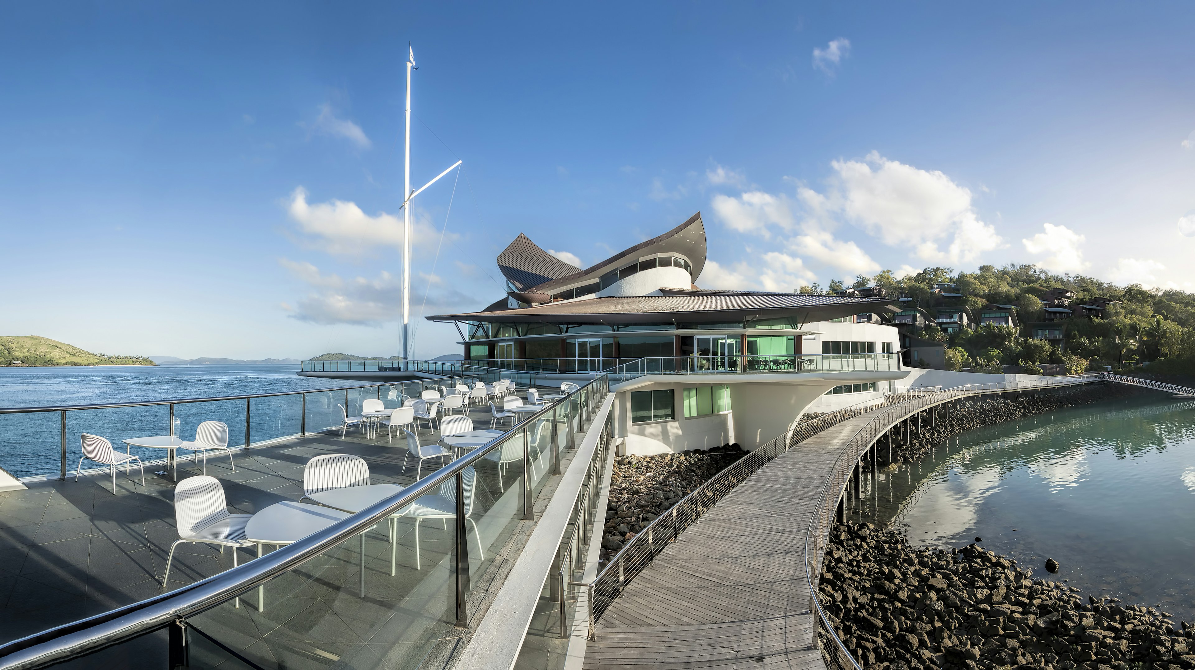 The Hamilton Island Yacht Club designed by Walter Barda is often likened to the Sydney Opera House.