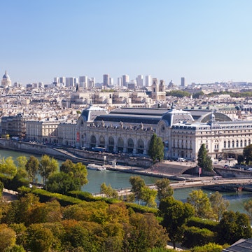 Aerial view of Paris centered on the Musée d’Orsay but also including the Seine River, the Jardin des Tuileries, the Musée national de la Légion d'honneur et des ordres de chevalerie, the Université Paris Descartes, the Église Saint-Sulpice, the Palais du Luxembourg and the Panthéon de la Sorbonne.
