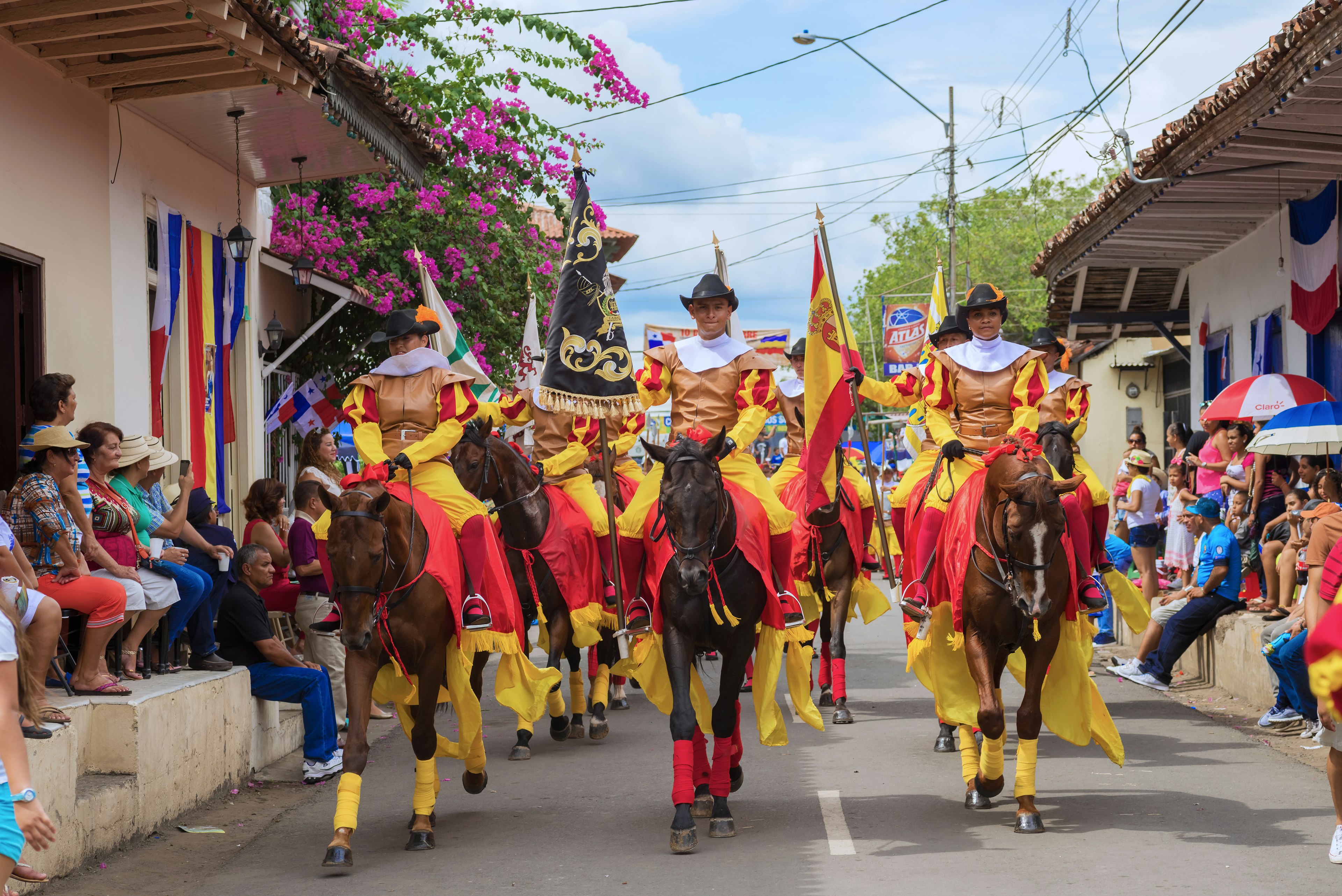 Festival and parade in La Villa de los Santos, commemorating La Grita de la Independencia.