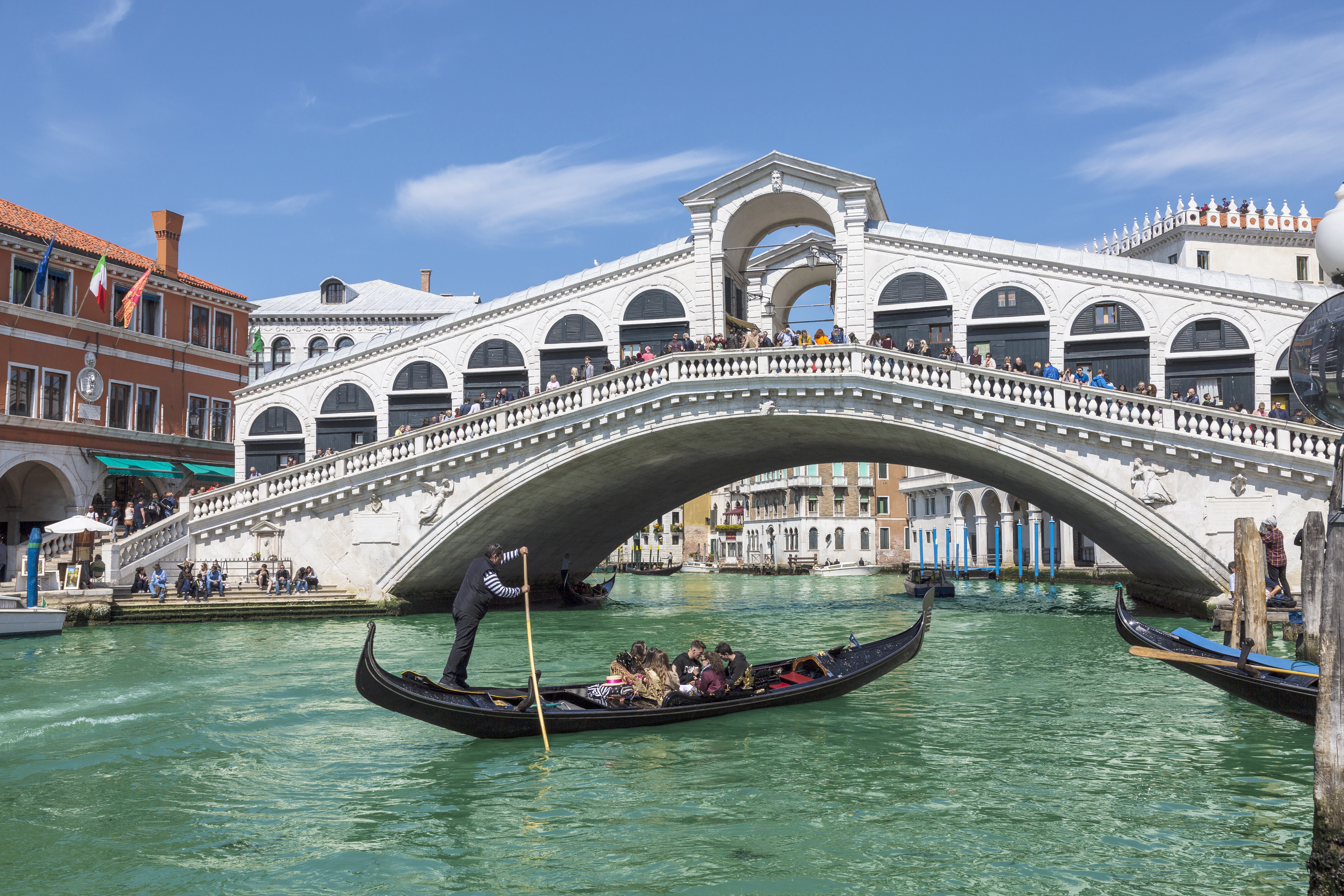 View of the Grand canal and the Rialto bridge. Venice, Italy, License Type: media, Download Time: 2024-11-15T13:23:35.000Z, User: fabricencoredesign31, Editorial: false, purchase_order: 56530 - Guidebooks, job: Global Publishing WIP, client: Venice & the Veneto 12, other: Fabrice Robin