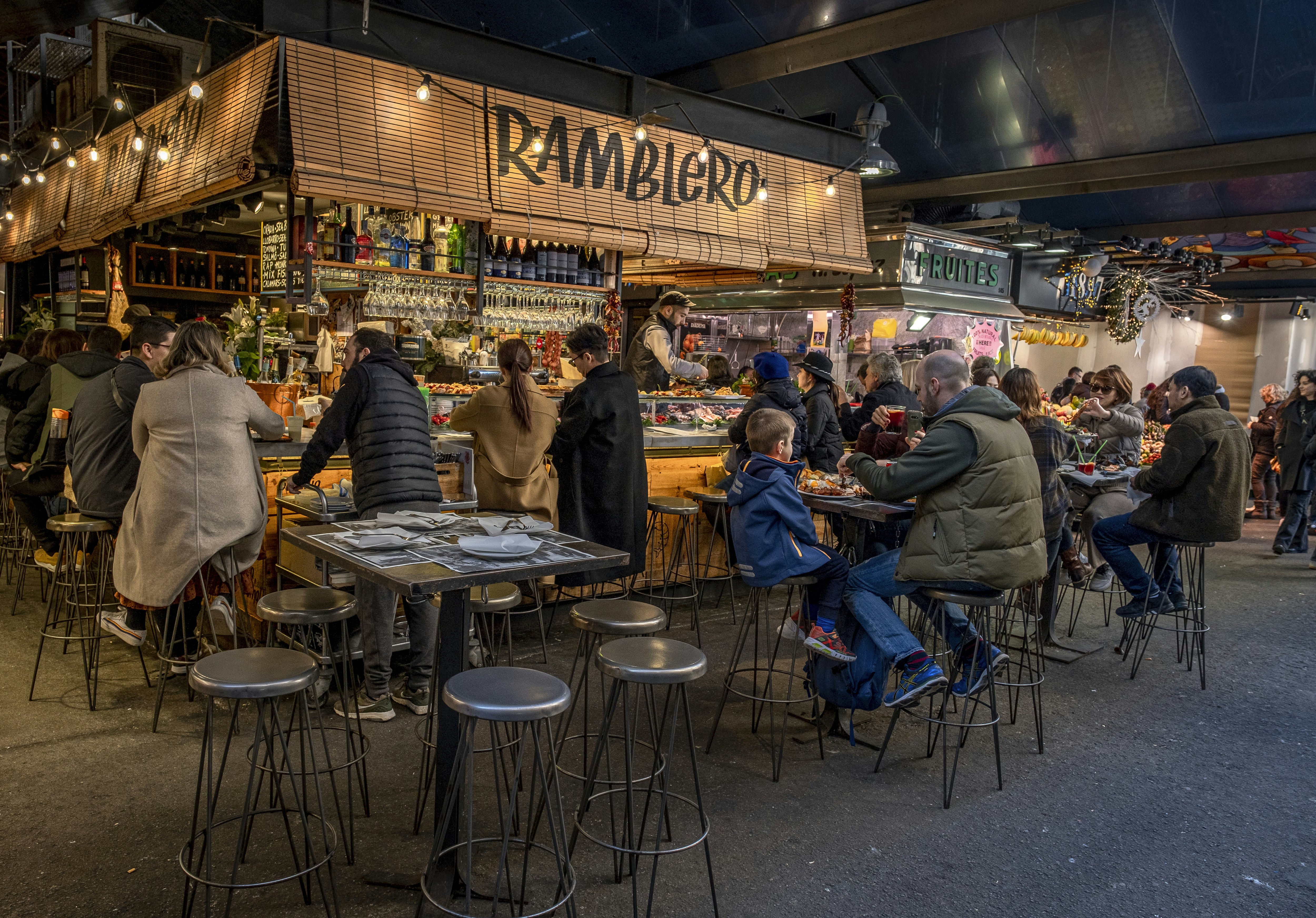 People dining at Ramblero in Boqueria