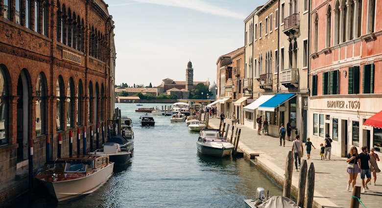 Street canal in Murano island, Venice, italy - nov, 2021. High quality photo, License Type: media, Download Time: 2025-01-16T17:58:21.000Z, User: adouglaslott59, Editorial: true, purchase_order: 65050 - Digital Destinations and Articles, job: Future digital articles, client: Future digital articles, other: Ann Douglas Lott