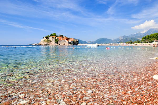 小さくても強力なモンテネグロの11の最高のビーチ
