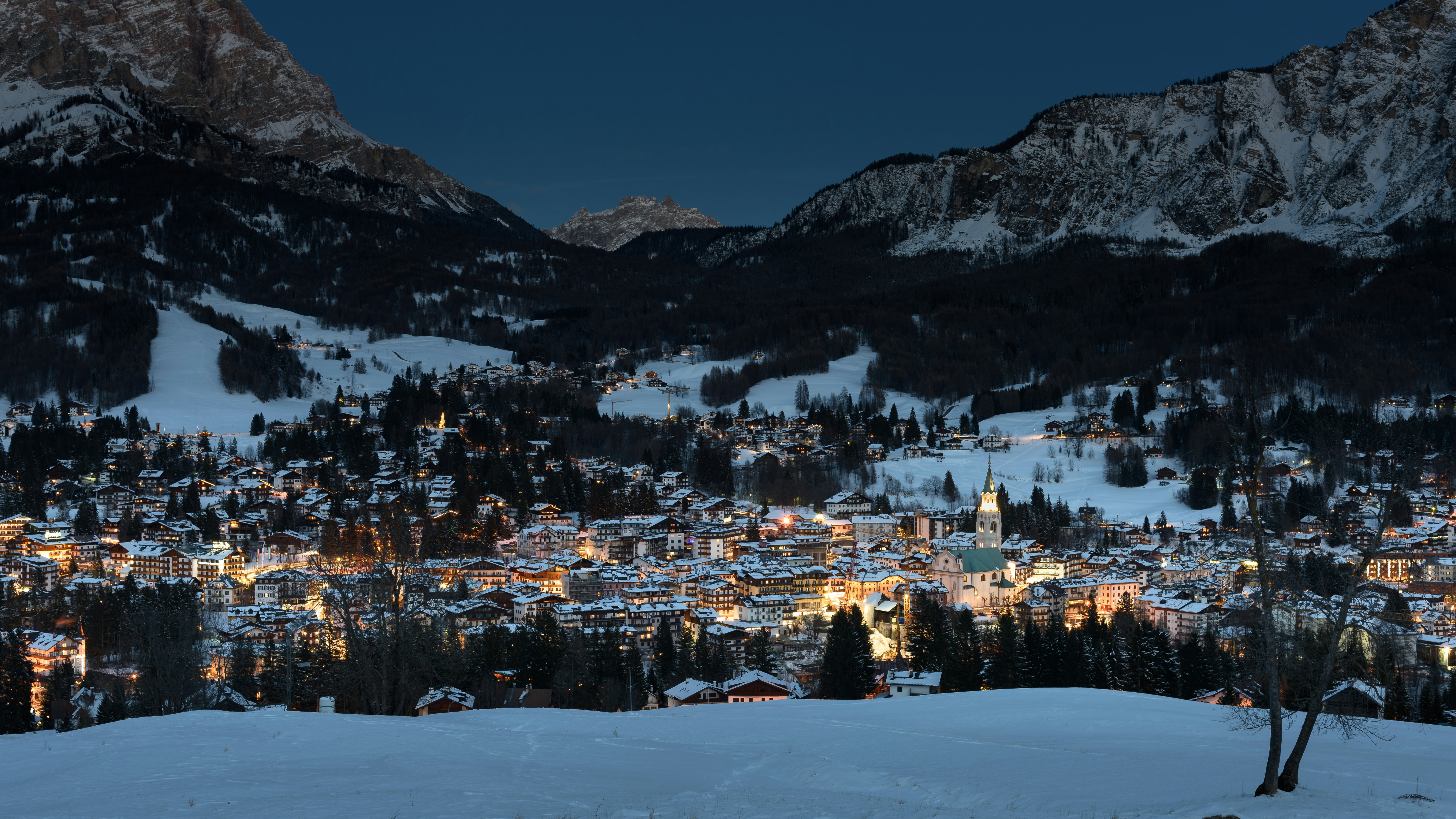 Cortina d'Ampezzo at night