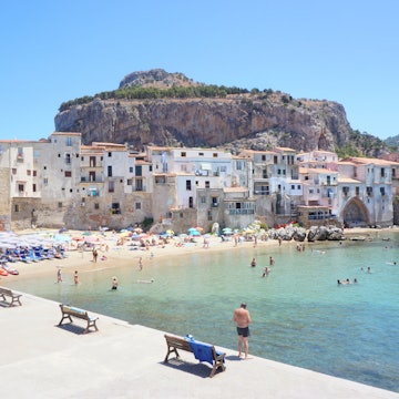 Busy day at Cefalù beach, with lots of people around, License Type: media, Download Time: 2024-11-19T16:46:36.000Z, User: meg3348277, Editorial: false, purchase_order: 56530 - Guidebooks, job: Global Publishing-WIP, client: Experience Italy 2, other: Megan Cassidy