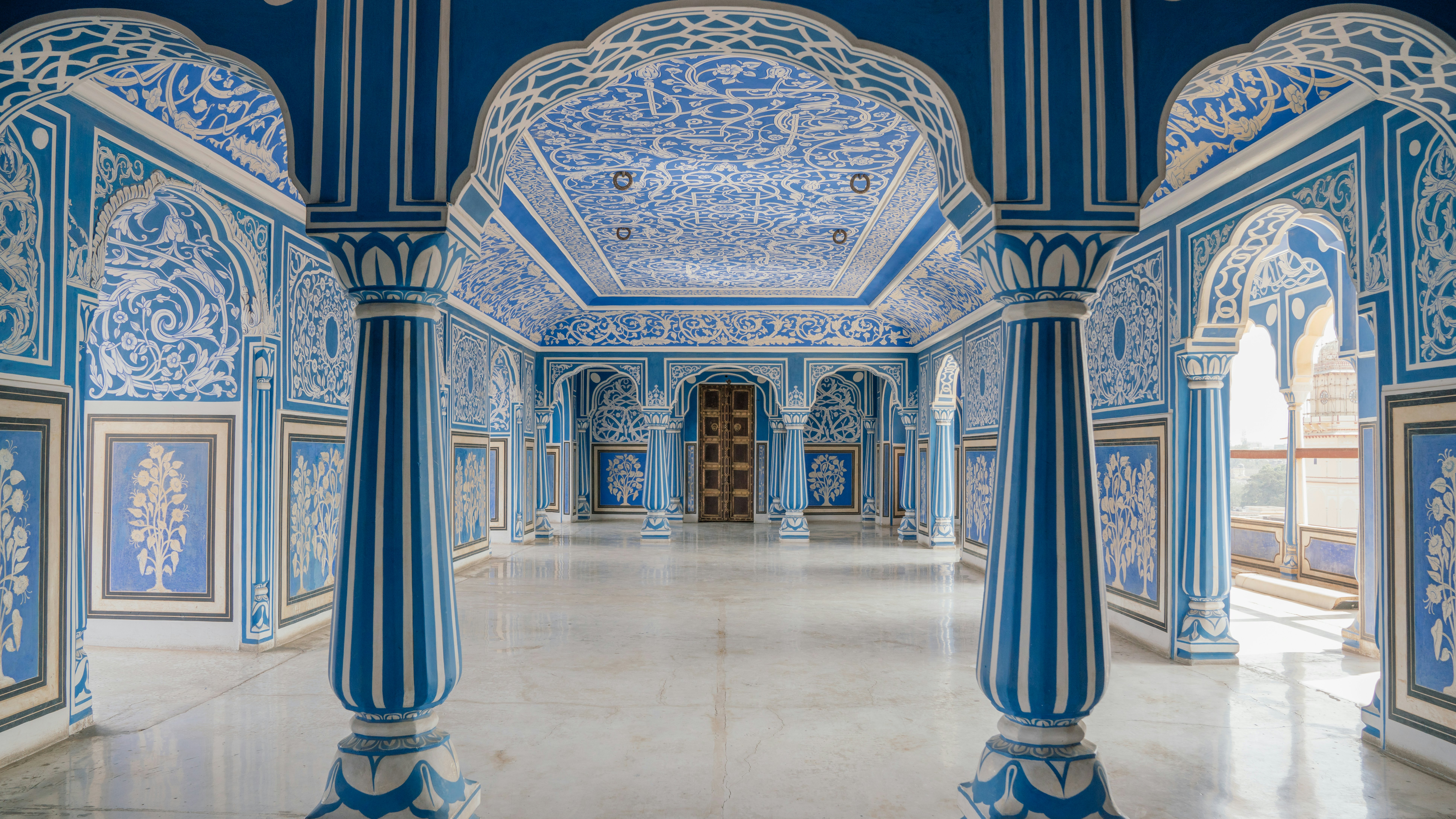 Blue-themed room of Sukh Niwas inside the City Palace, Jaipur