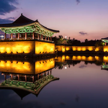 Anapji Pond Temples at Sunset, Gyeongju National Park, South Korea. Sinue Serra Images/Shutterstock