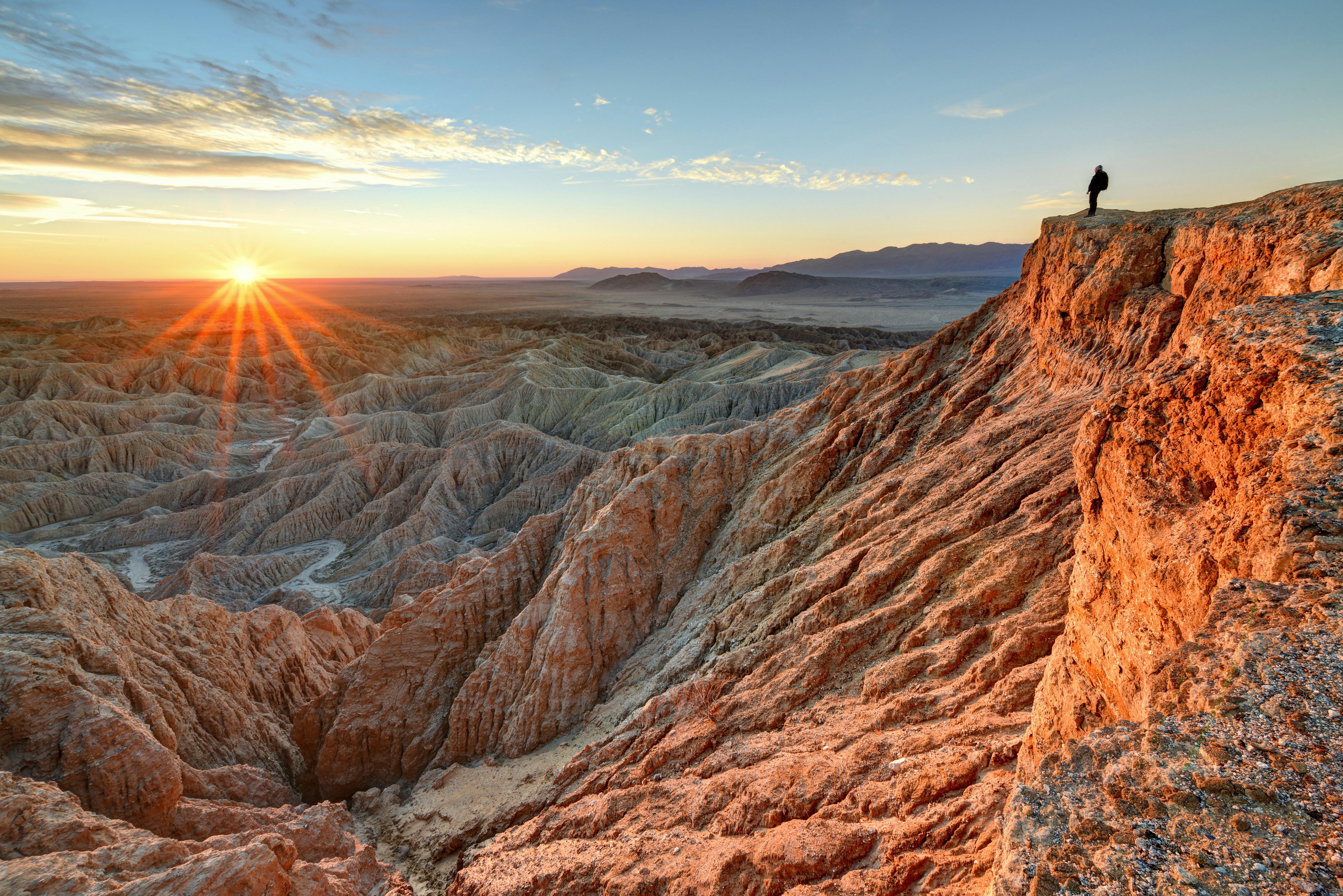 Hiker standing above the Anza-Borrego Desert State Park Badlands at sunrise License Type: media Download Time: 2023-08-31T00:57:49.000Z User: Is Editorial: No purchase_order: