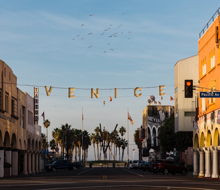 VENICE BEACH, UNITED STATES - Nov 18, 2018: Quiet morning at Venice Beach in Los Angeles, California, License Type: media, Download Time: 2025-06-02T18:16:02.000Z, User: adouglaslott59, Editorial: true, purchase_order: 65050 - Digital Destinations and Articles, job: Online editorial, client: Neighborhood guides: Venice LA and West Loop Chicago, other: Ann Douglas Lott