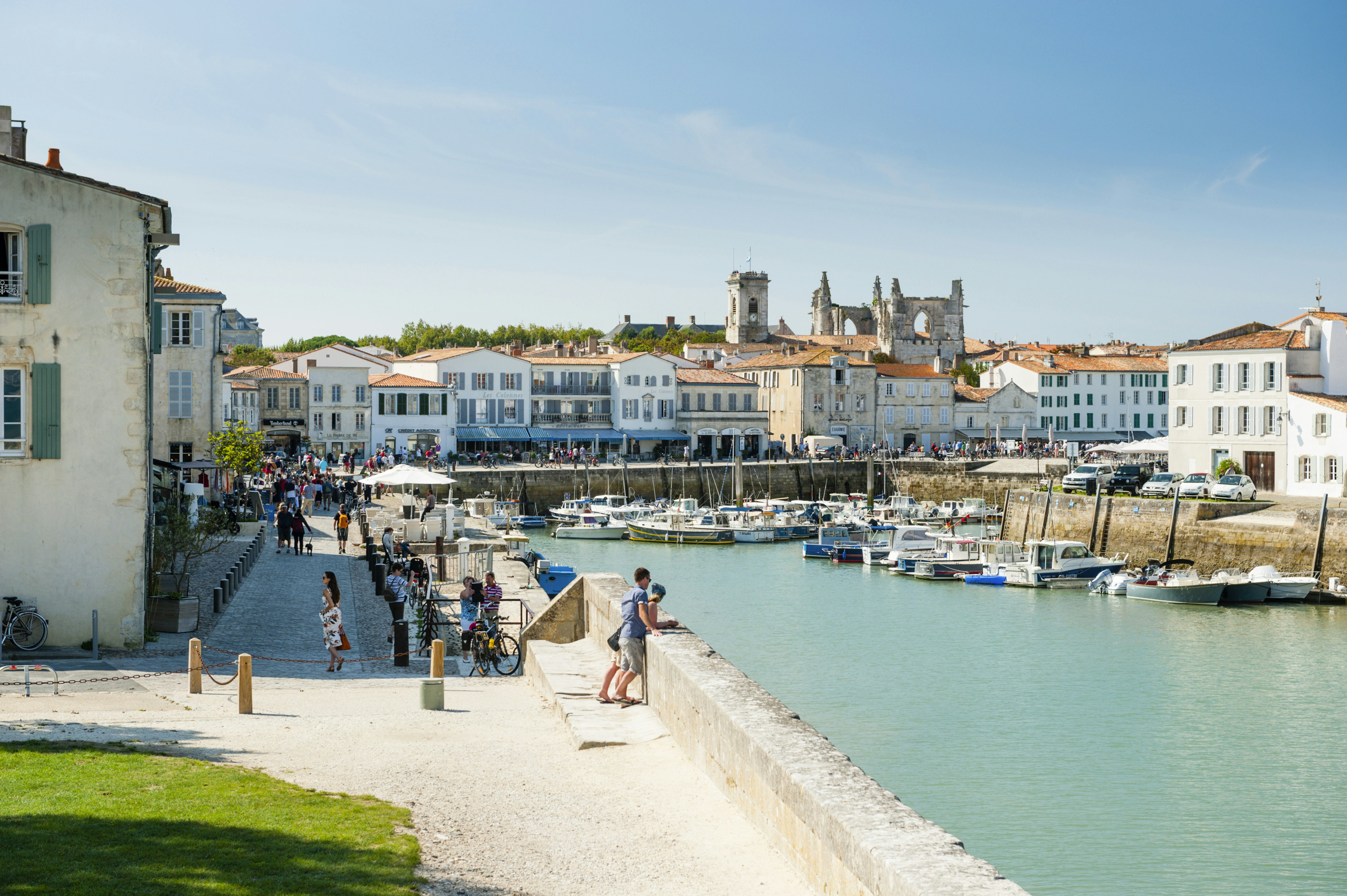 Tourists in the harbour of St-Martin-de-Re, Île de Ré, France