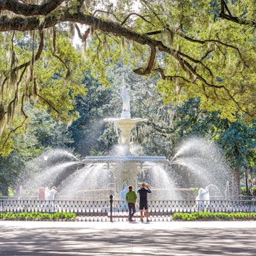 Forsyth Park, Savannah, Georgia, USA fountain in the afternoon. License Type: media Download Time: 2024-06-17T11:21:59.000Z User: clairenaylor Is Editorial: No purchase_order: