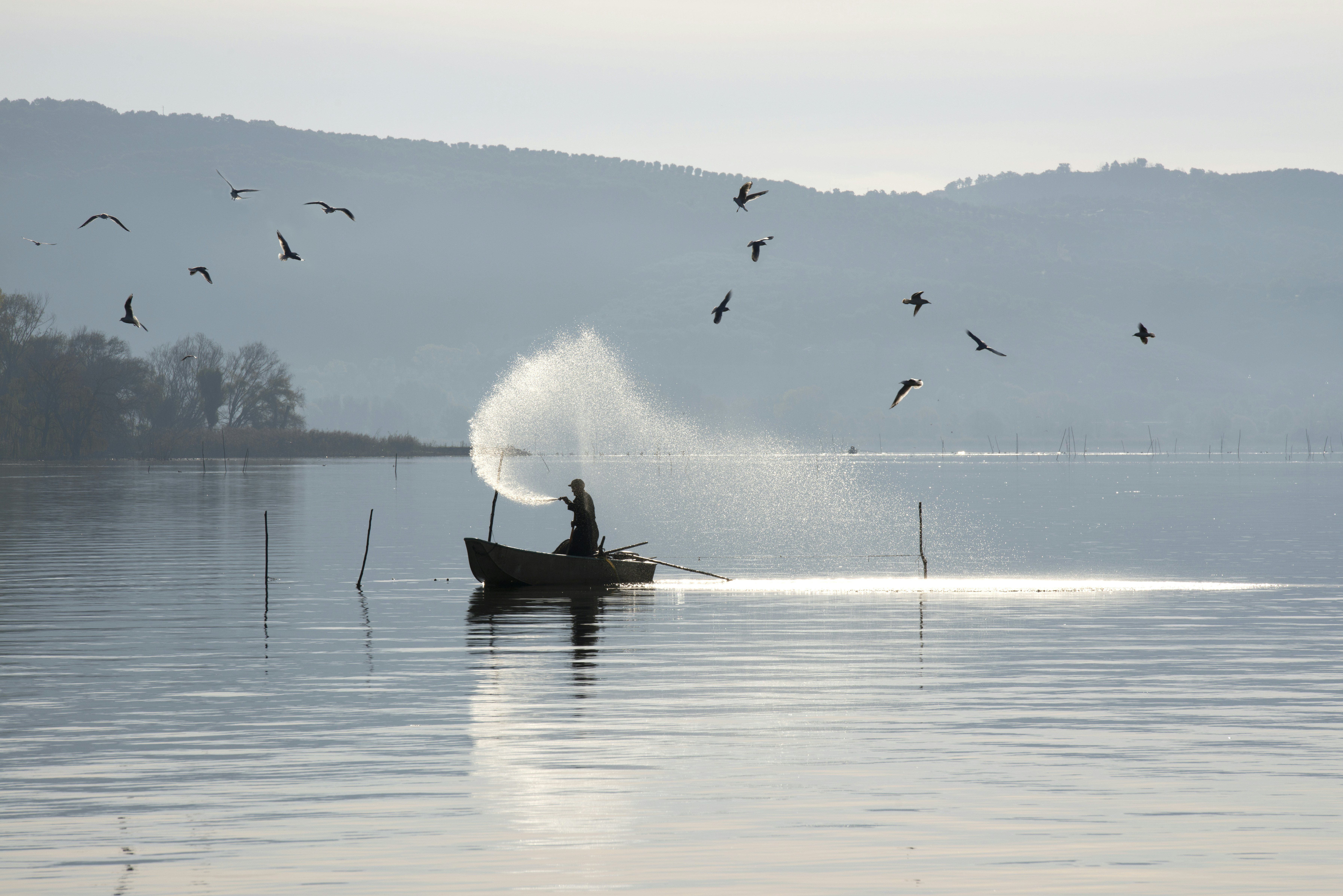 fisherman at lago Trasimeno Italy  License Type: media  Download Time: 2023-11-14T18:26:13.000Z  User: BBuckner_lonelyplanet  Is Editorial: No  purchase_order: