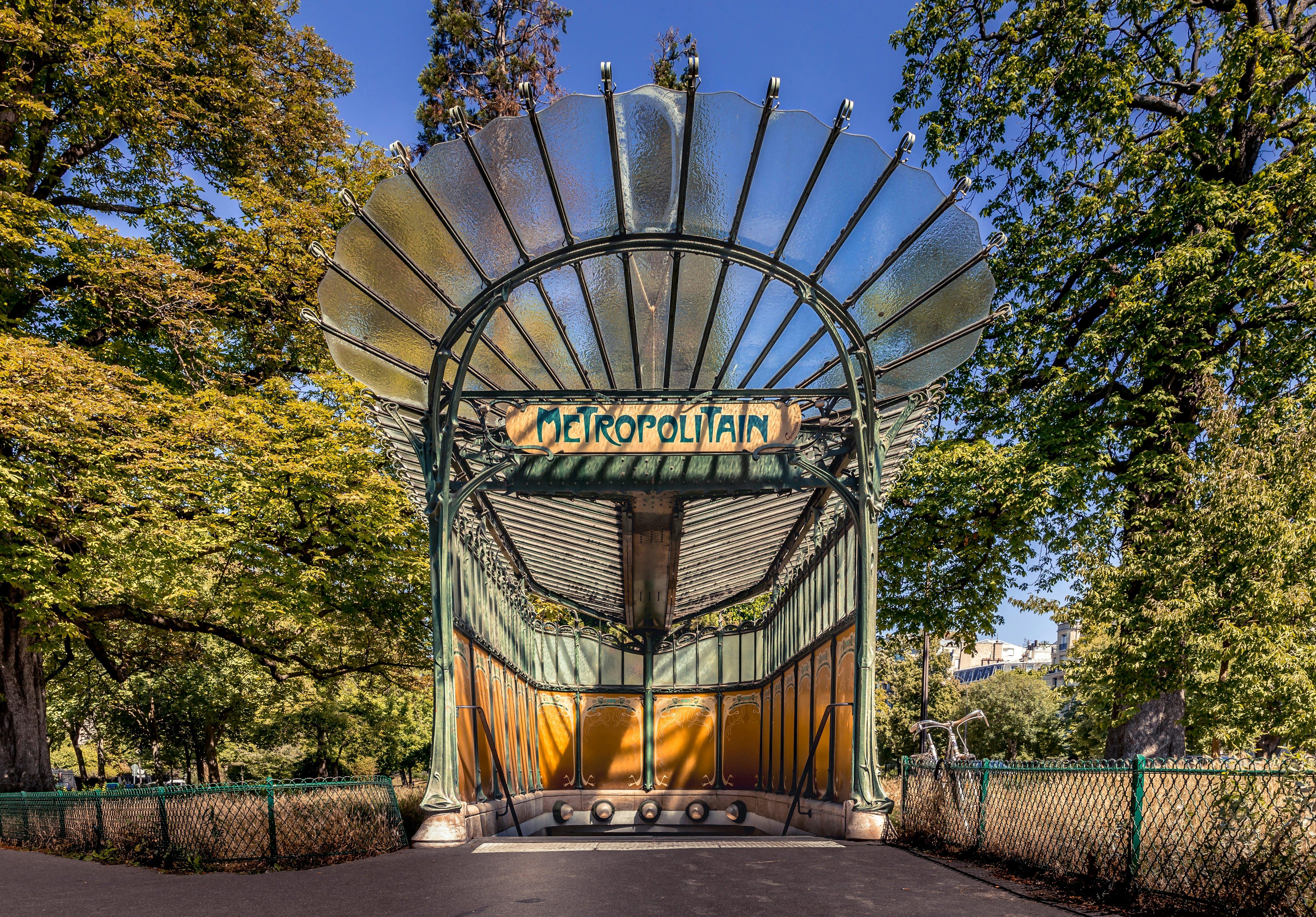 Entrance of Porte Dauphine station
