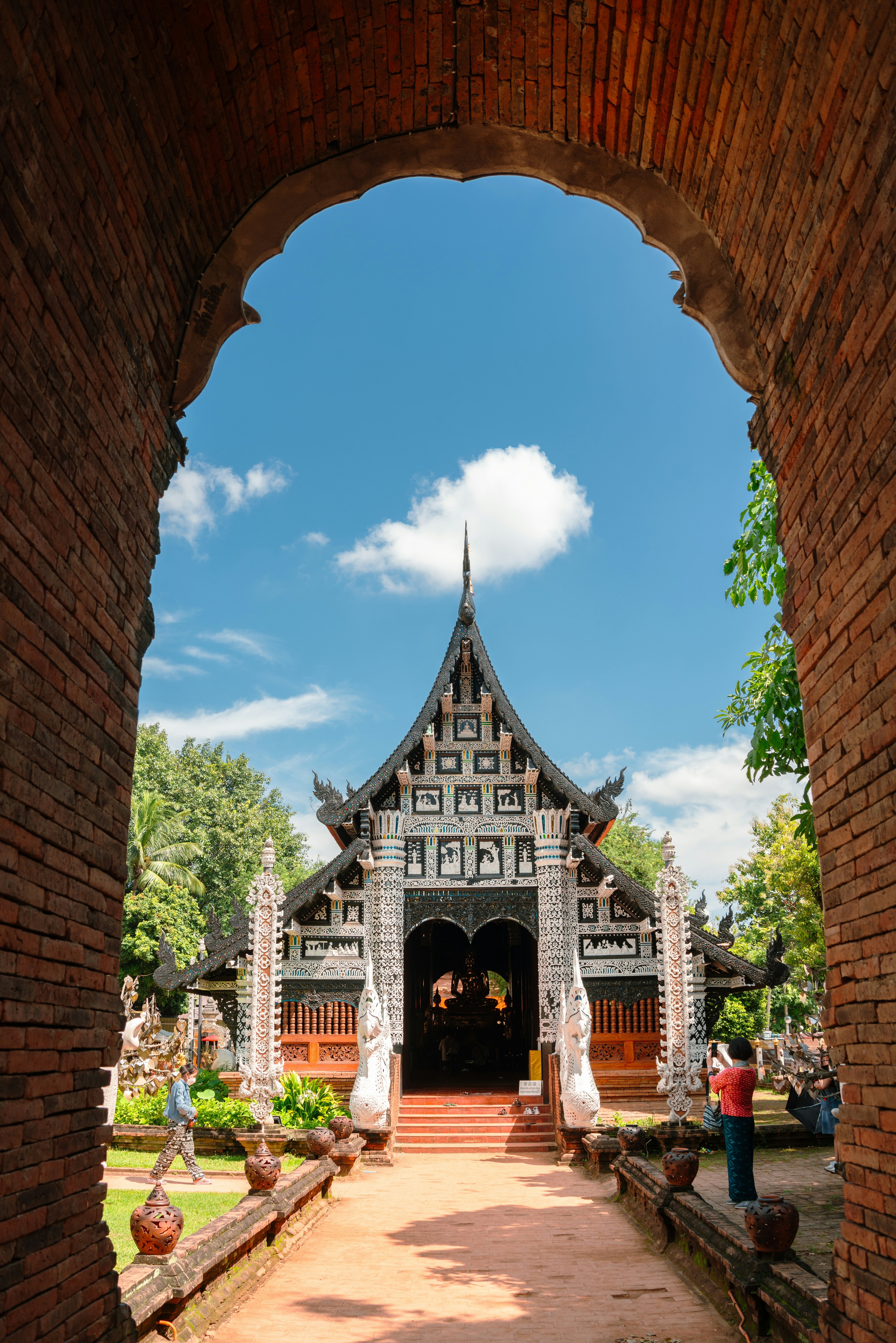 Wat Lok Moli temple in Chiang Mai, Thailand, seen through an arch