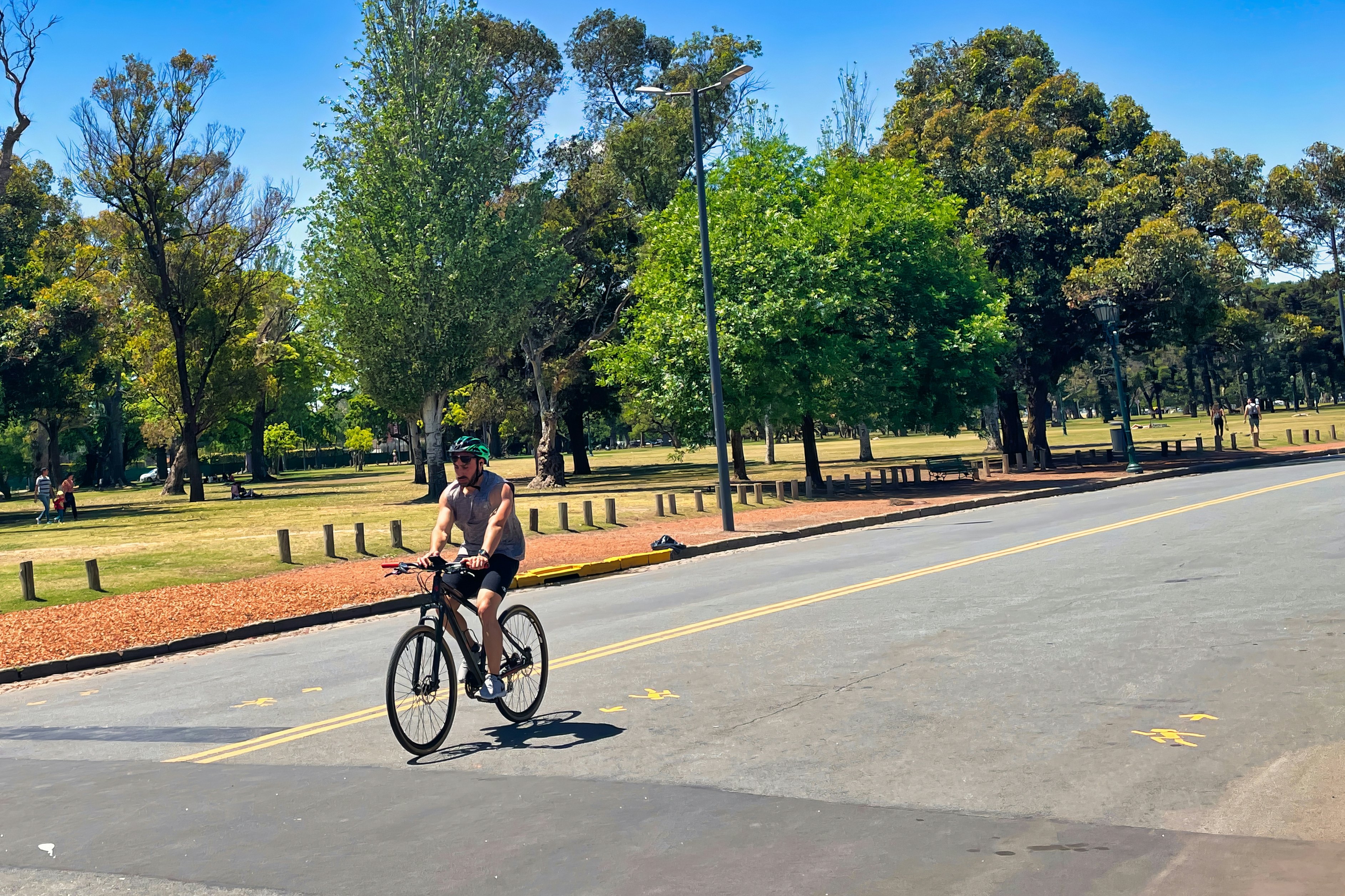 Person cycling around Rosedal de Buenos Aires